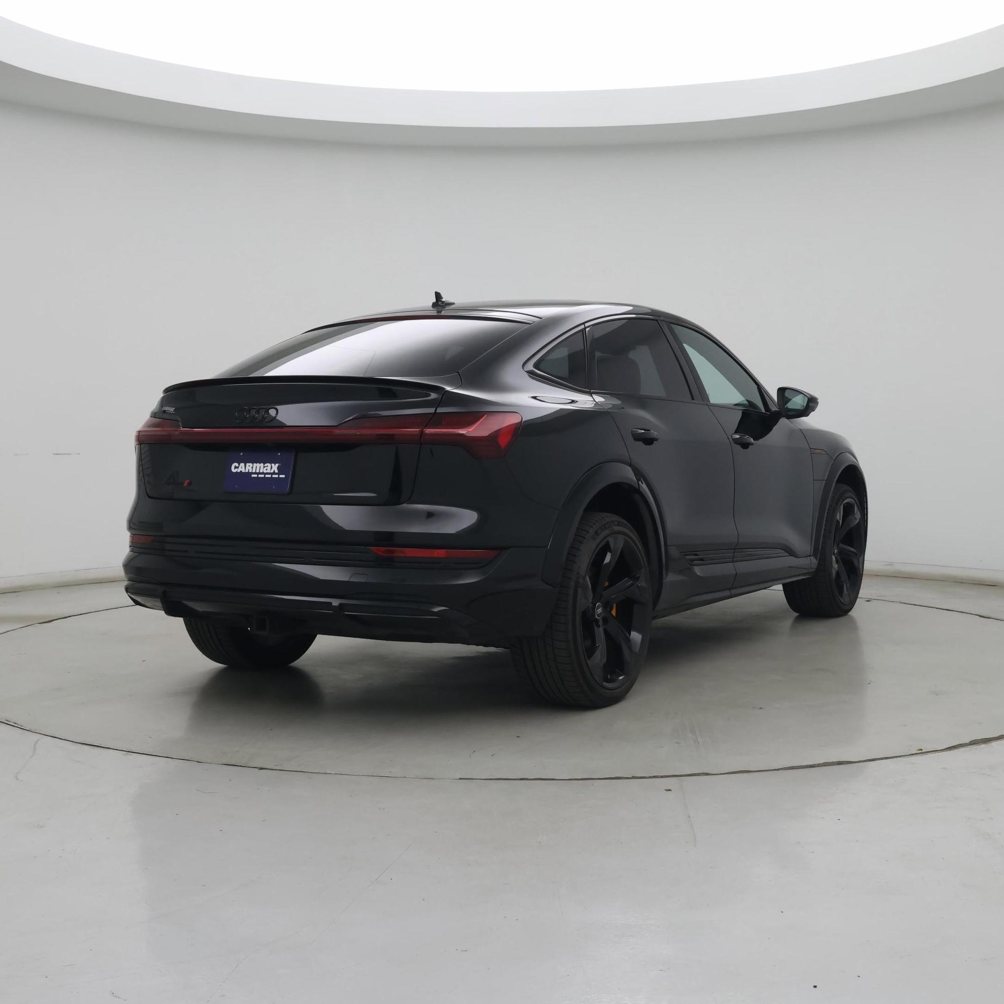 Thumbnail: 2023 Audi e-tron S - 8