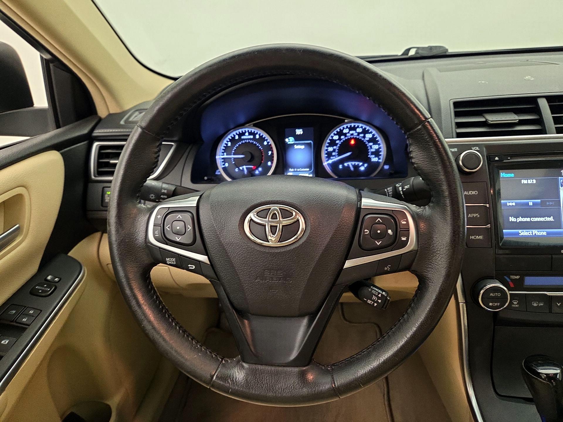 Thumbnail: 2016 Toyota Camry - 10