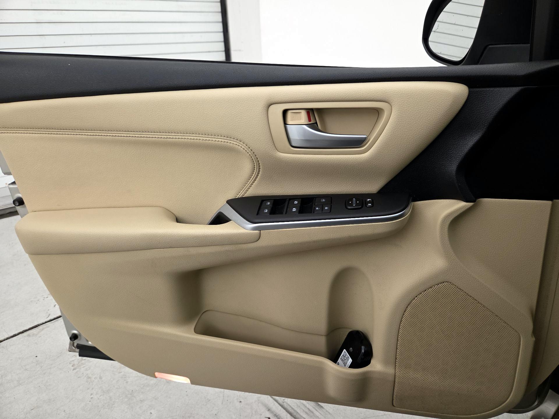 Thumbnail: 2016 Toyota Camry - 12
