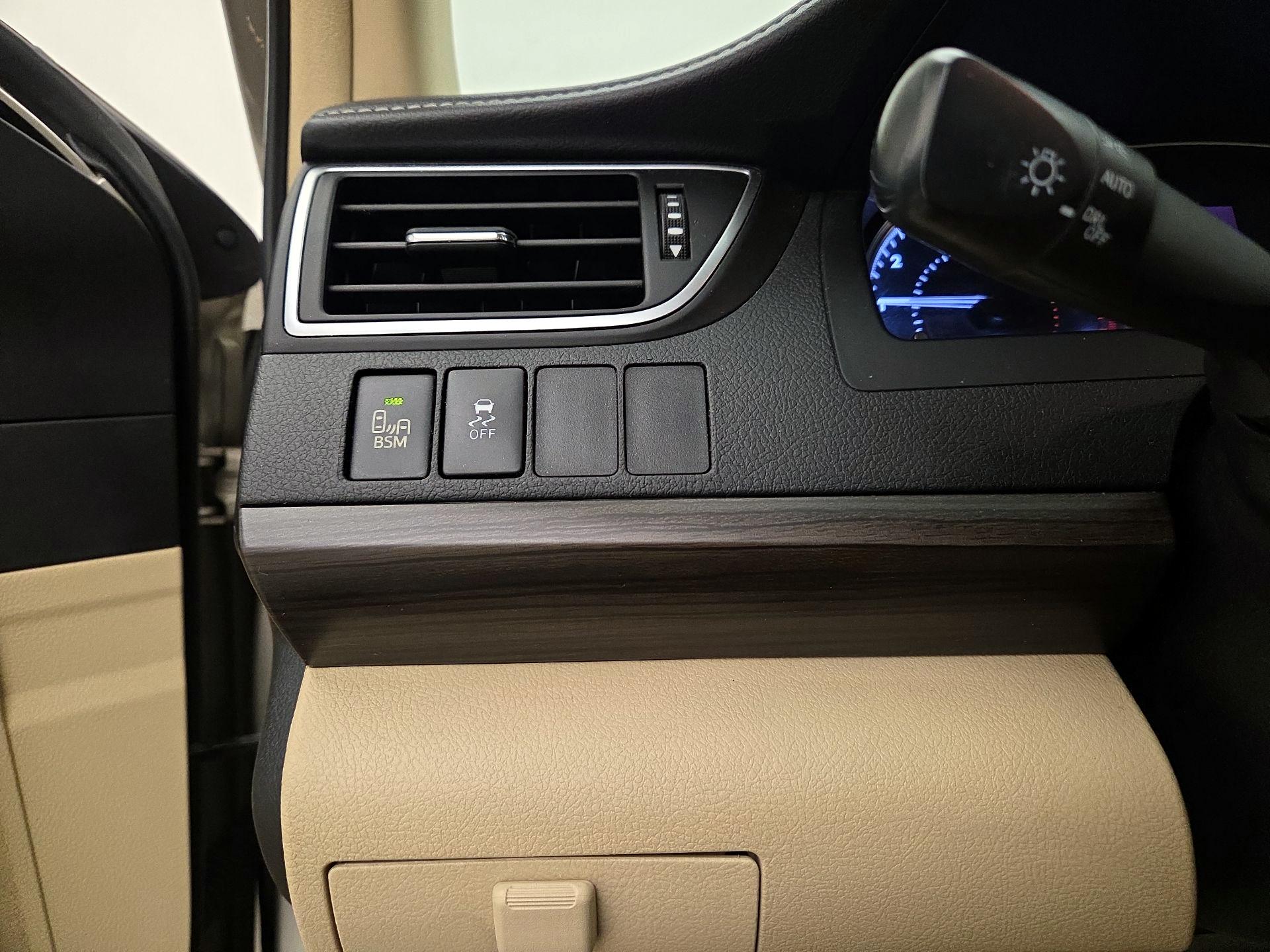 Thumbnail: 2016 Toyota Camry - 13