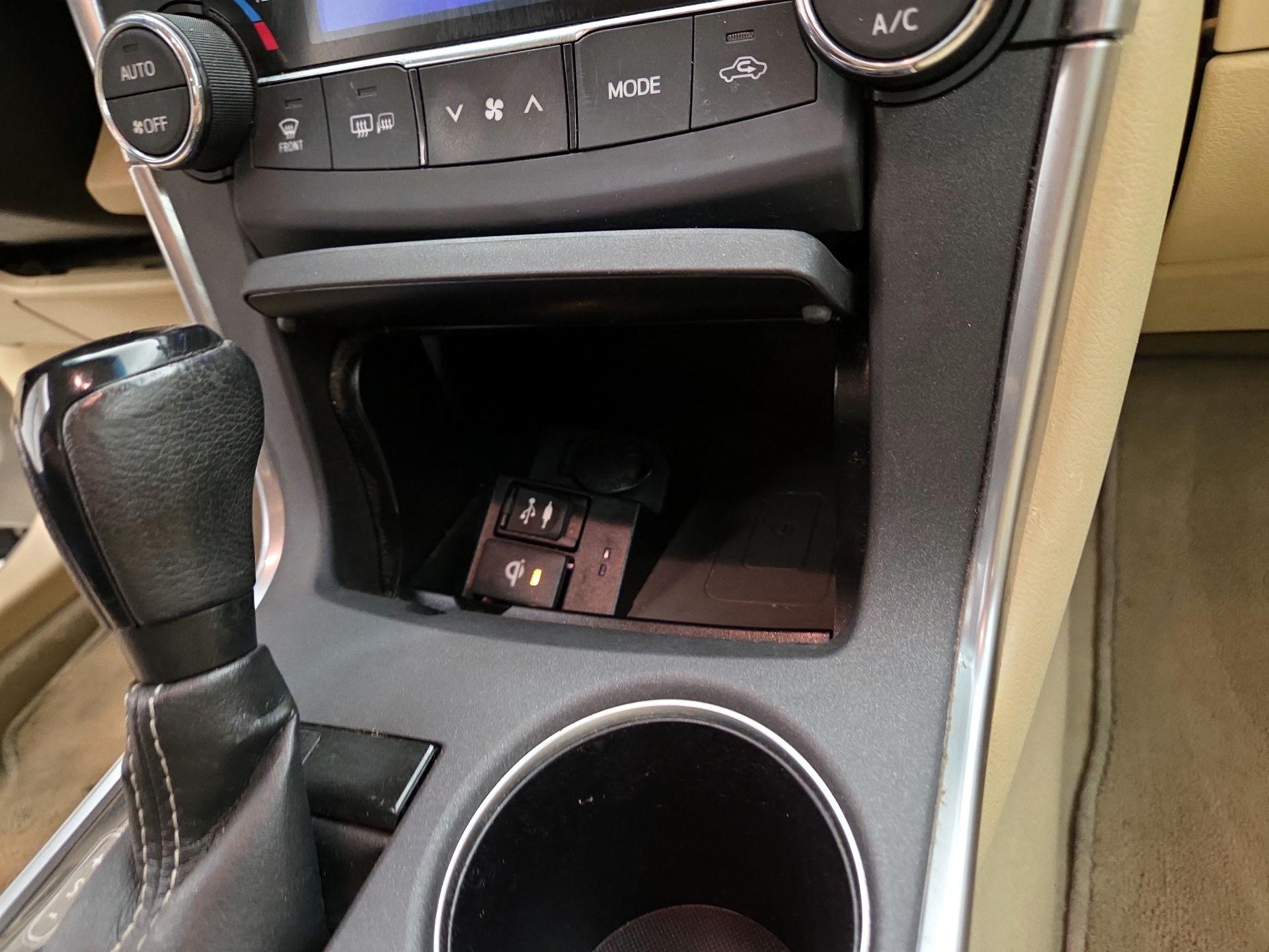 Thumbnail: 2016 Toyota Camry - 18