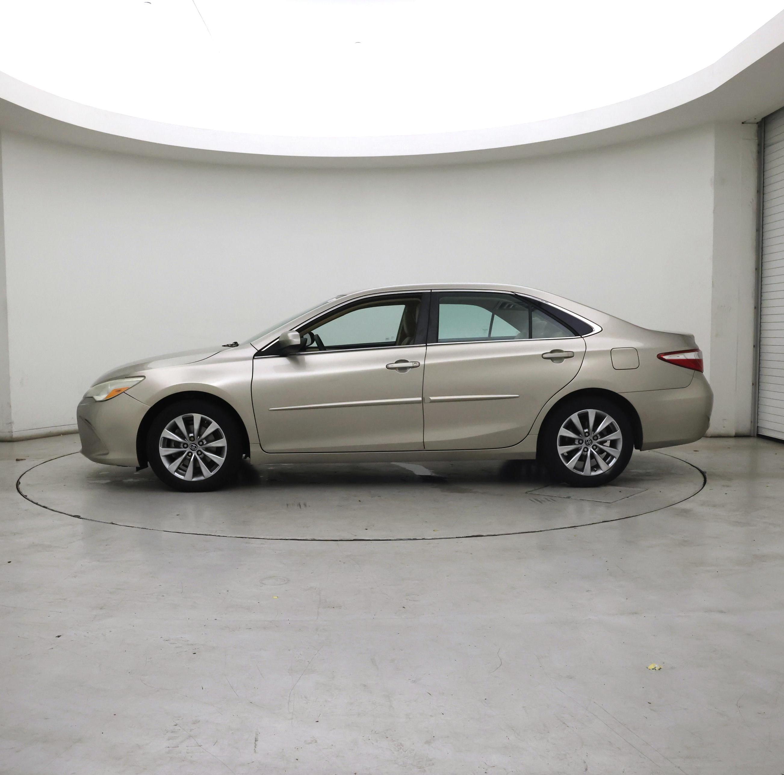 Thumbnail: 2016 Toyota Camry - 3