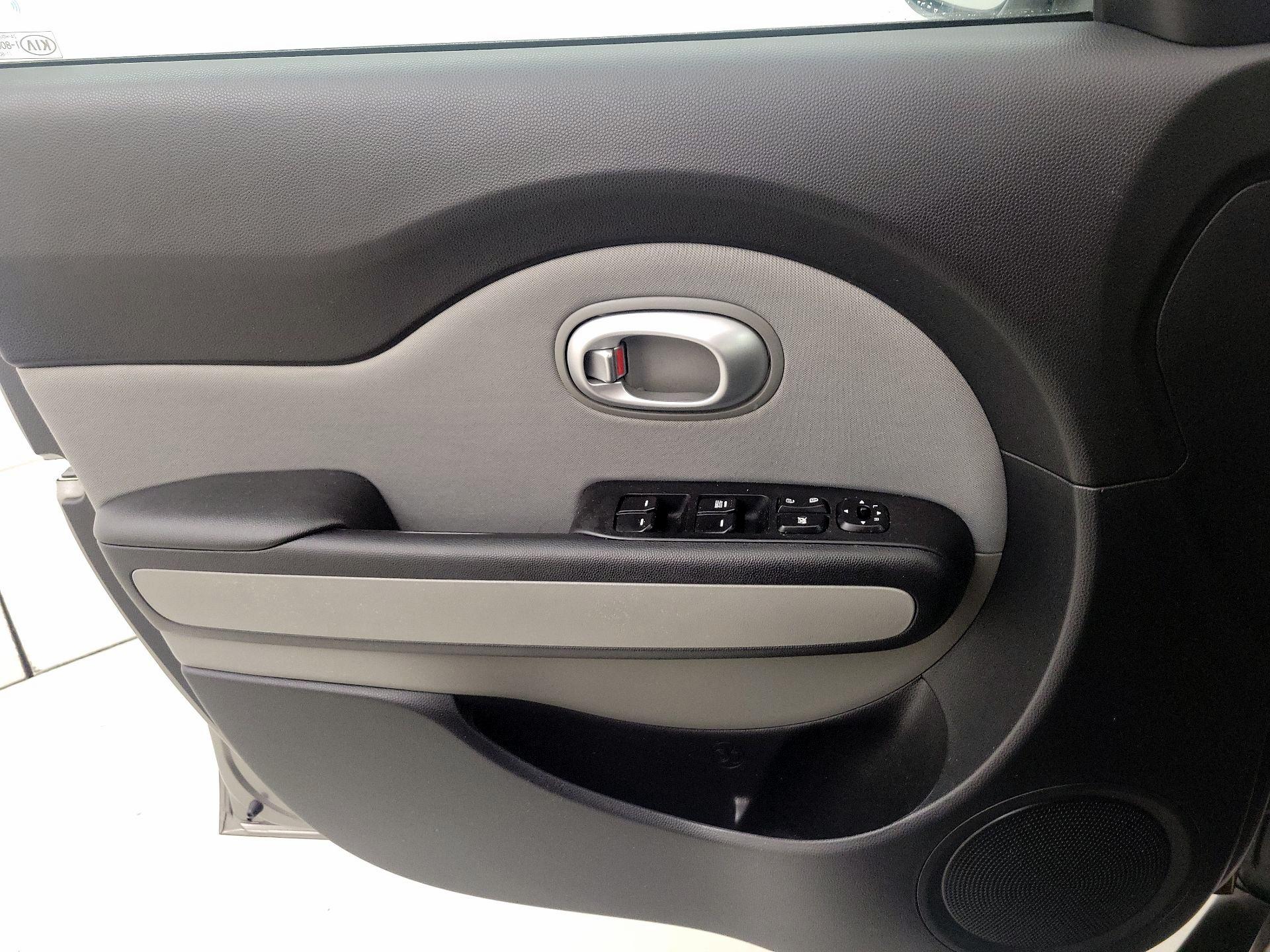 Thumbnail: 2016 Kia Soul - 12