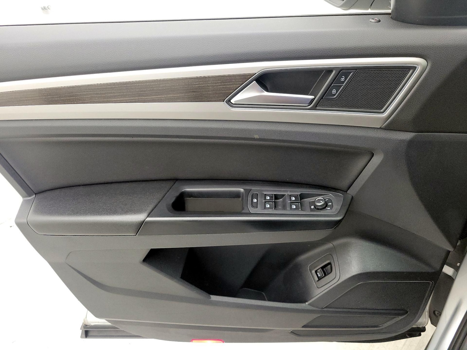 2018 Volkswagen Atlas SE w/Tech - Photo 13