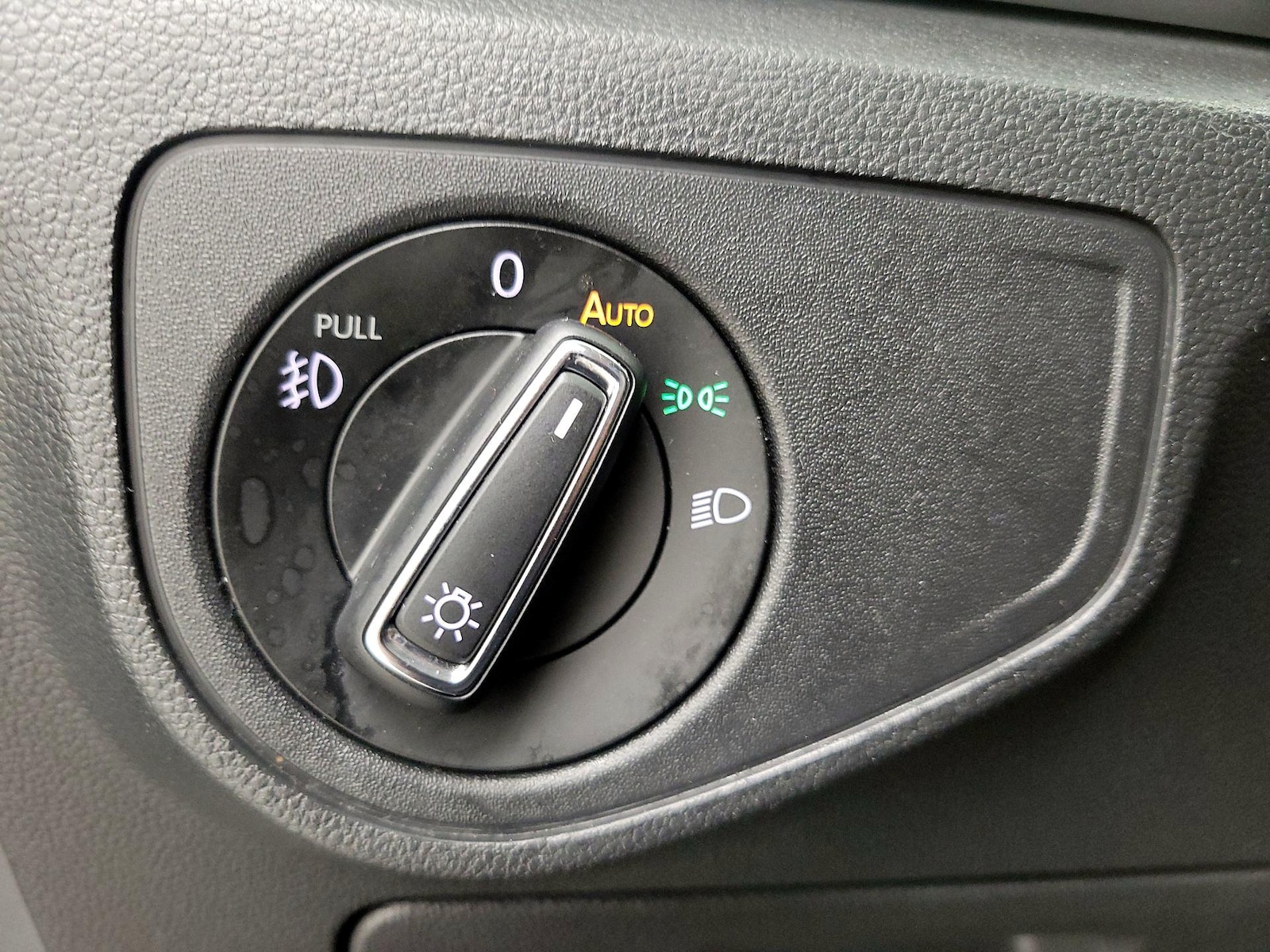 2018 Volkswagen Atlas SE w/Tech - Photo 14