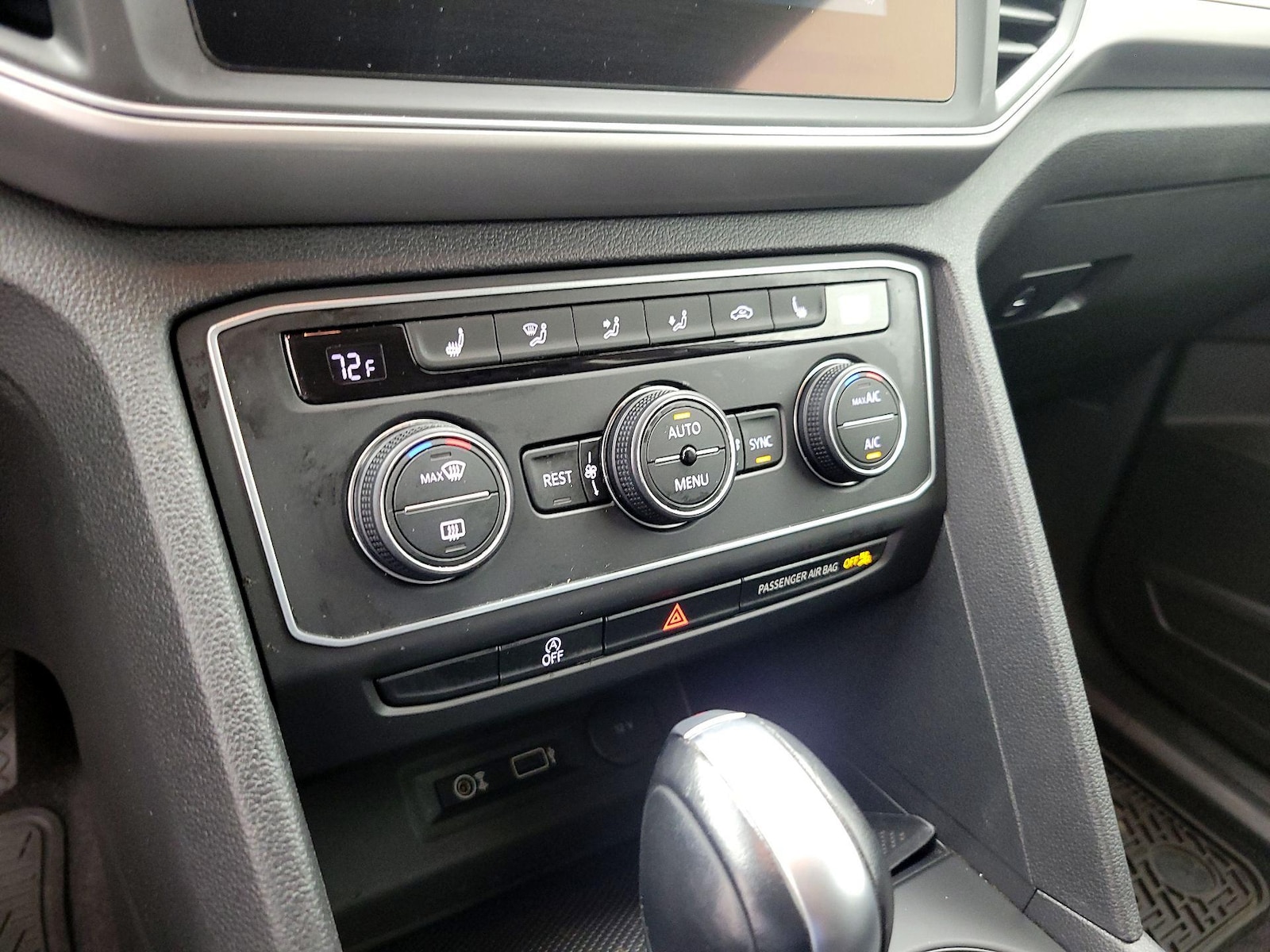 2018 Volkswagen Atlas SE w/Tech - Photo 17