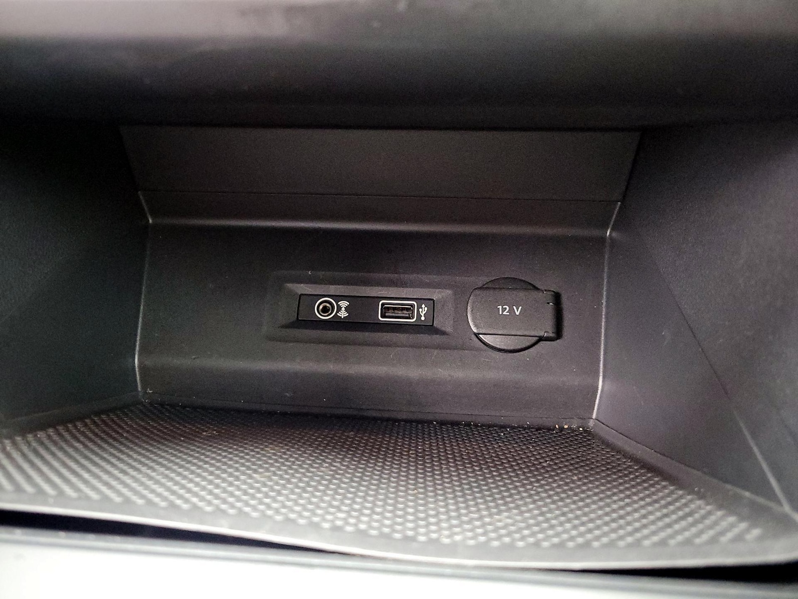 2018 Volkswagen Atlas SE w/Tech - Photo 19