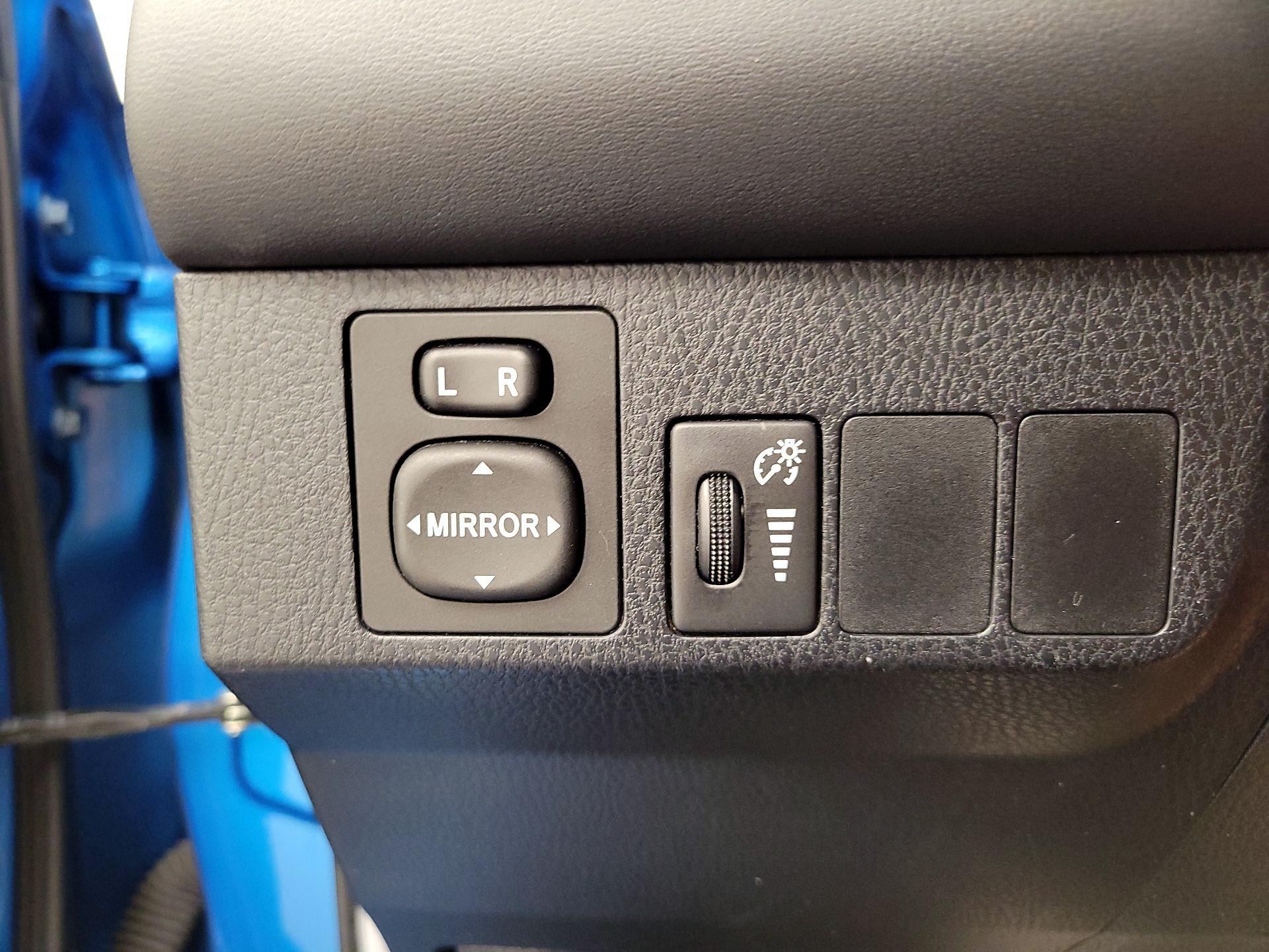 Thumbnail: 2016 Toyota RAV4 - 13