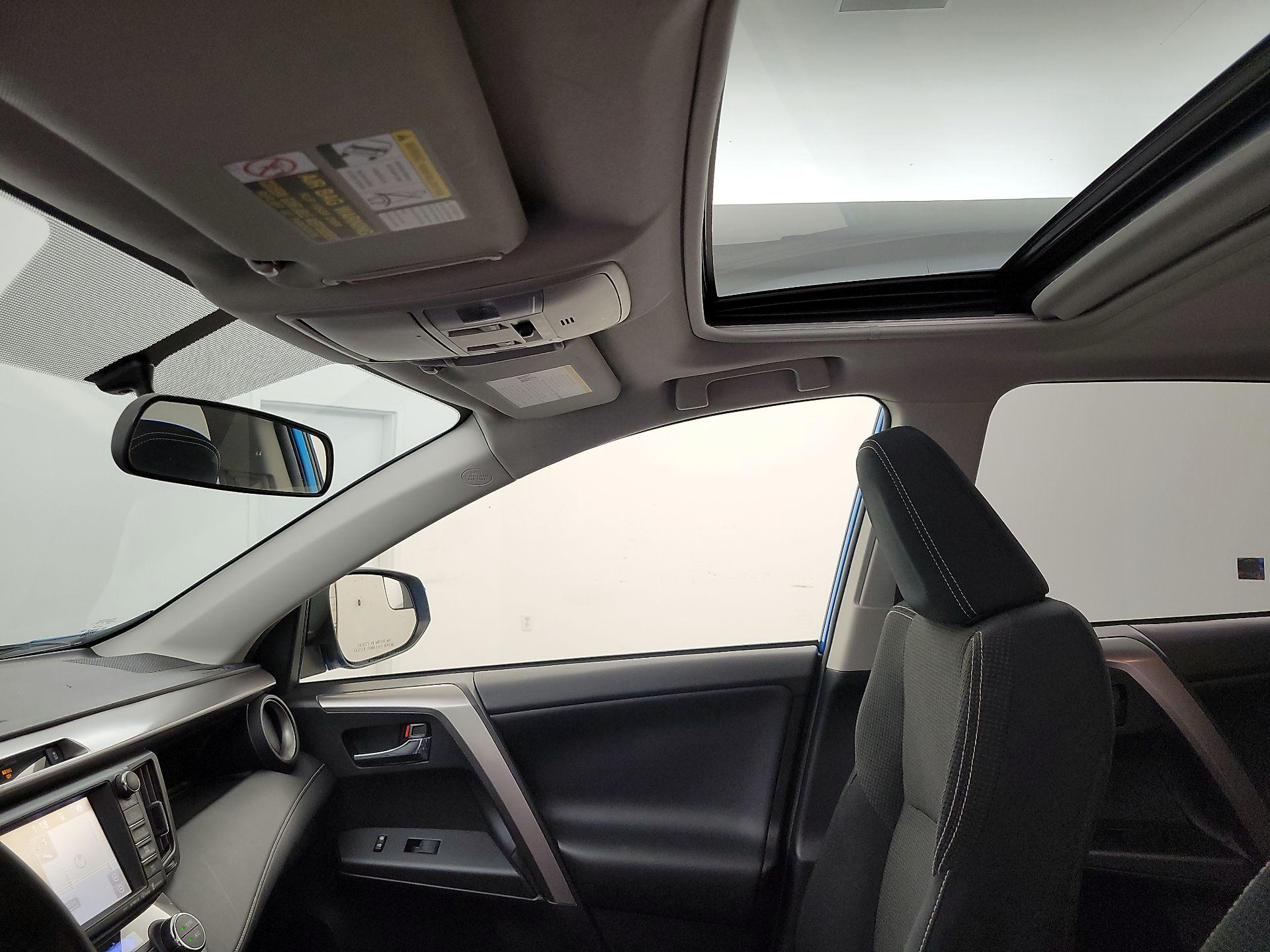 Thumbnail: 2016 Toyota RAV4 - 19