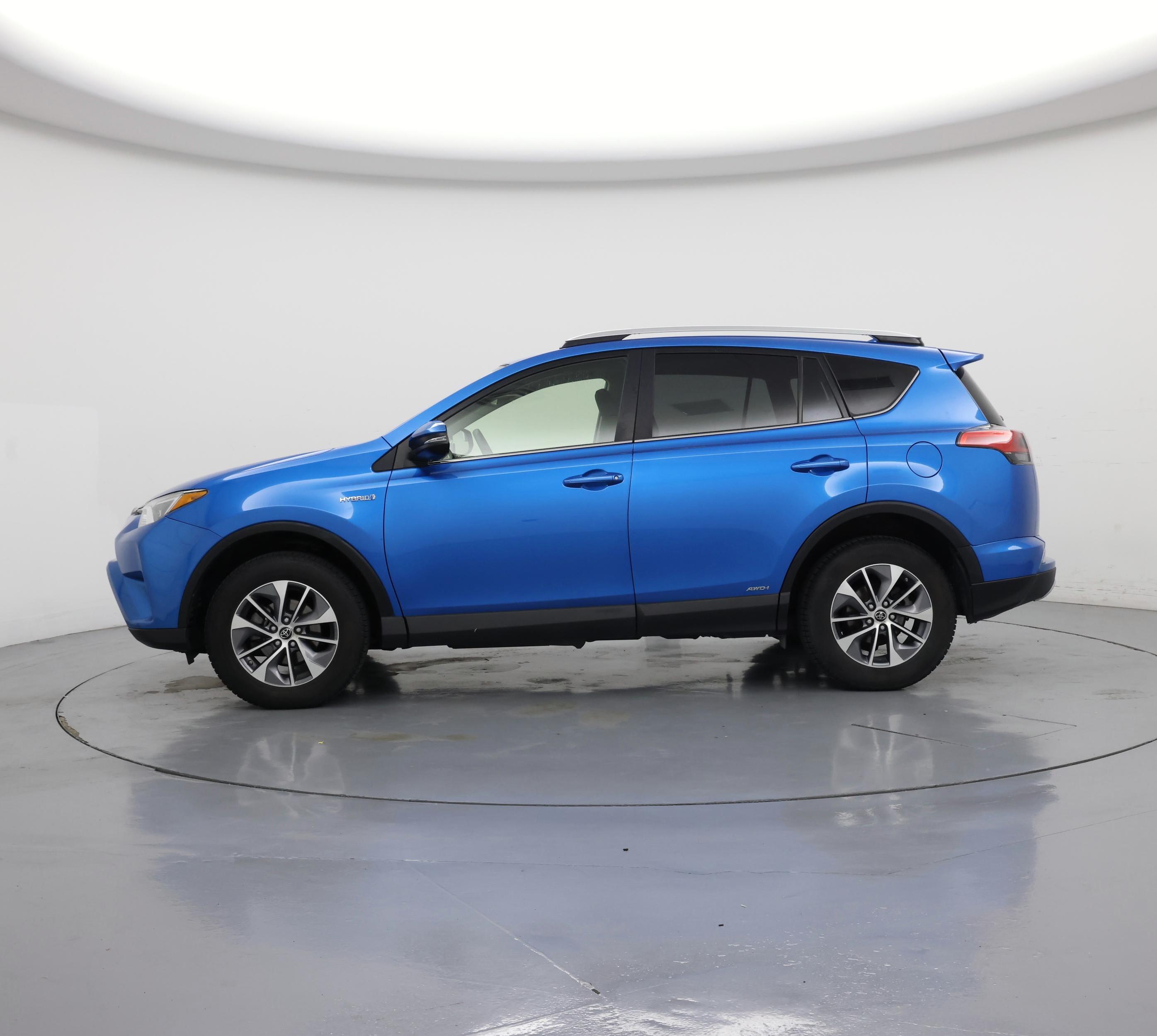 Thumbnail: 2016 Toyota RAV4 - 3