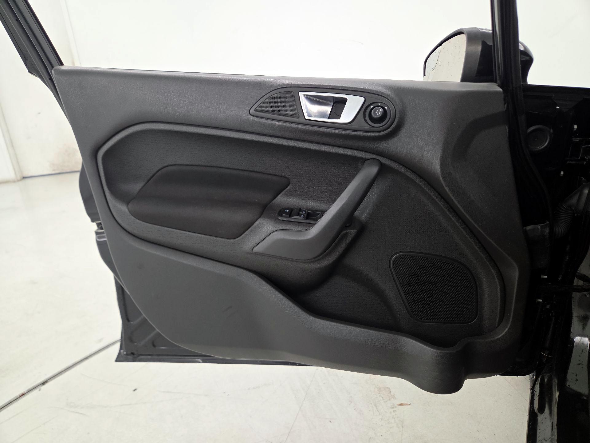 Thumbnail: 2014 Ford Fiesta - 12