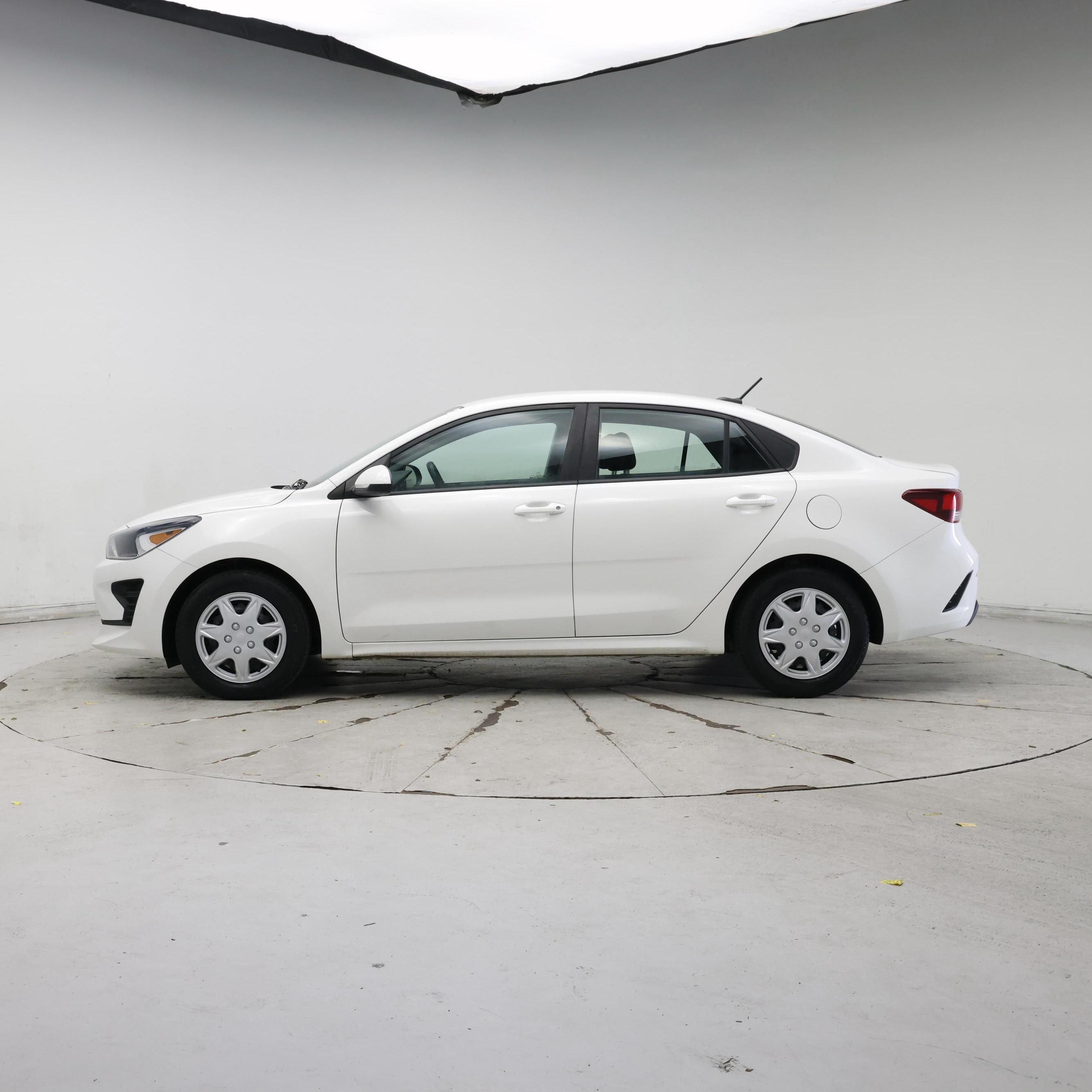 Thumbnail: 2022 Kia Rio - 3