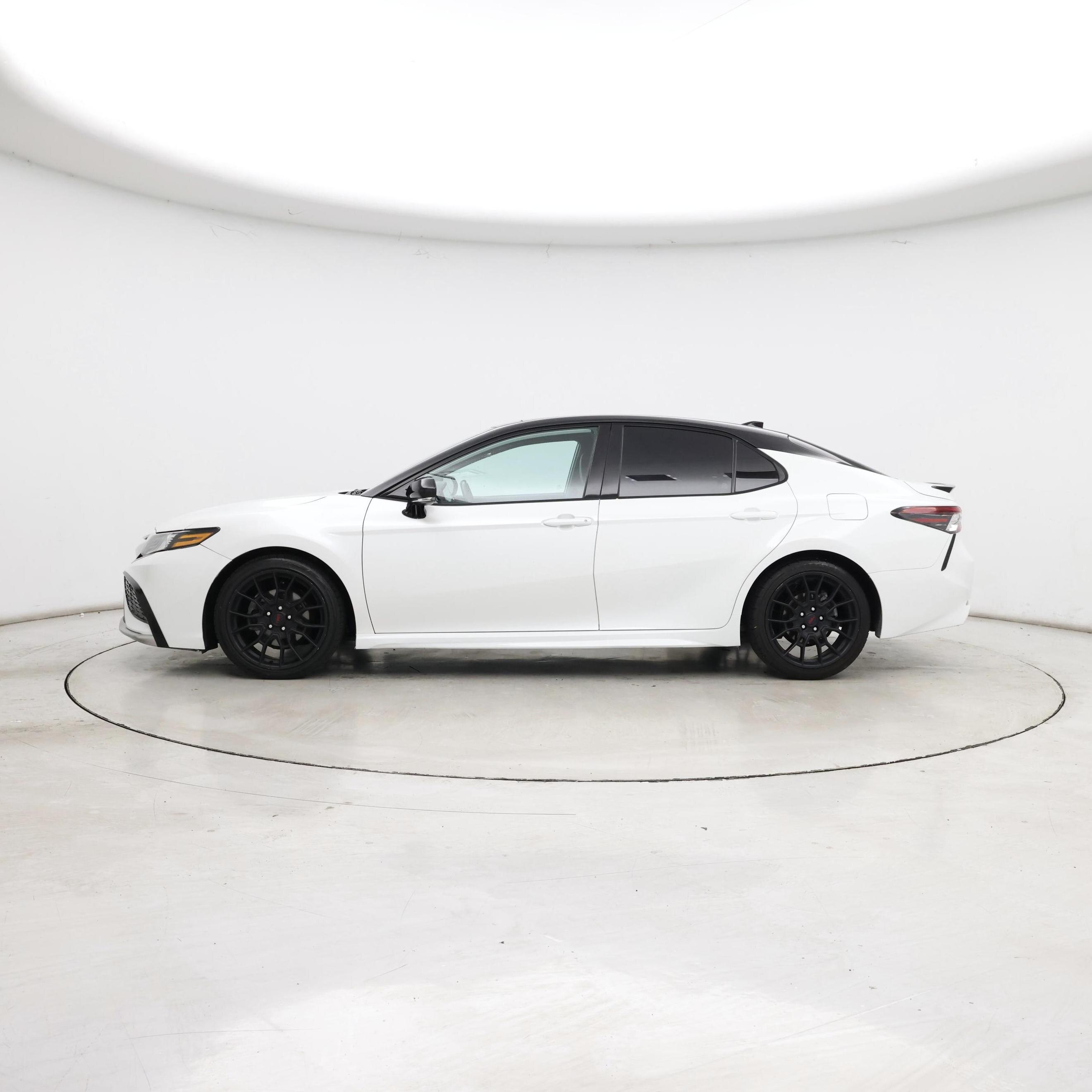 Thumbnail: 2021 Toyota Camry - 3