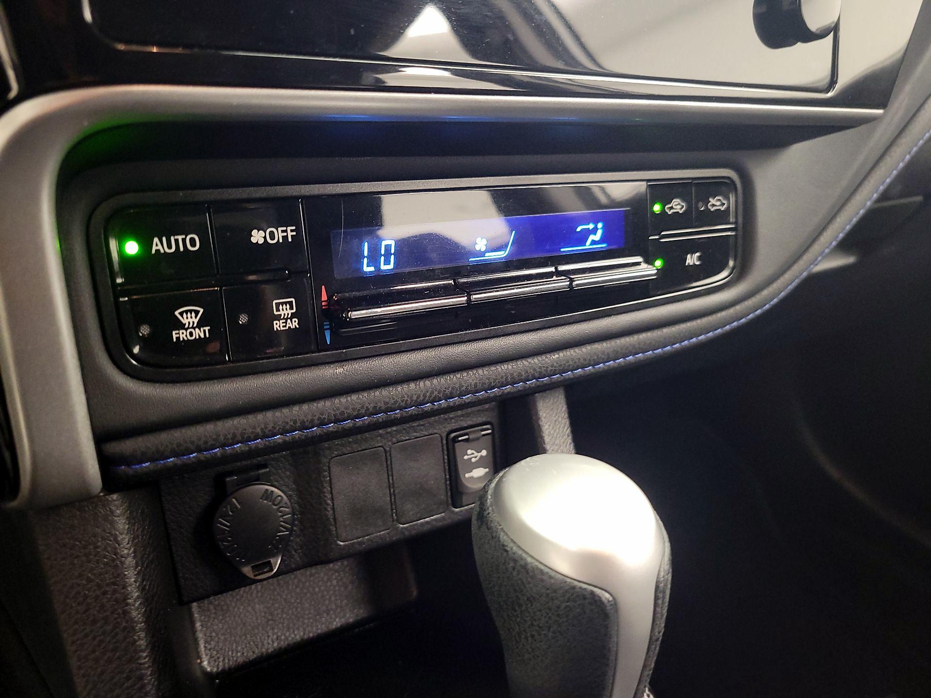 Thumbnail: 2018 Toyota Corolla - 16