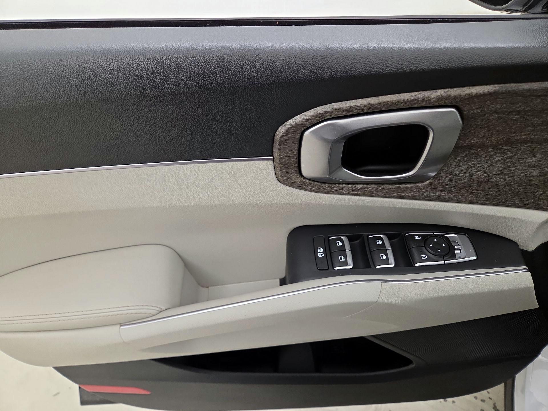 Thumbnail: 2022 Kia Sorento - 12