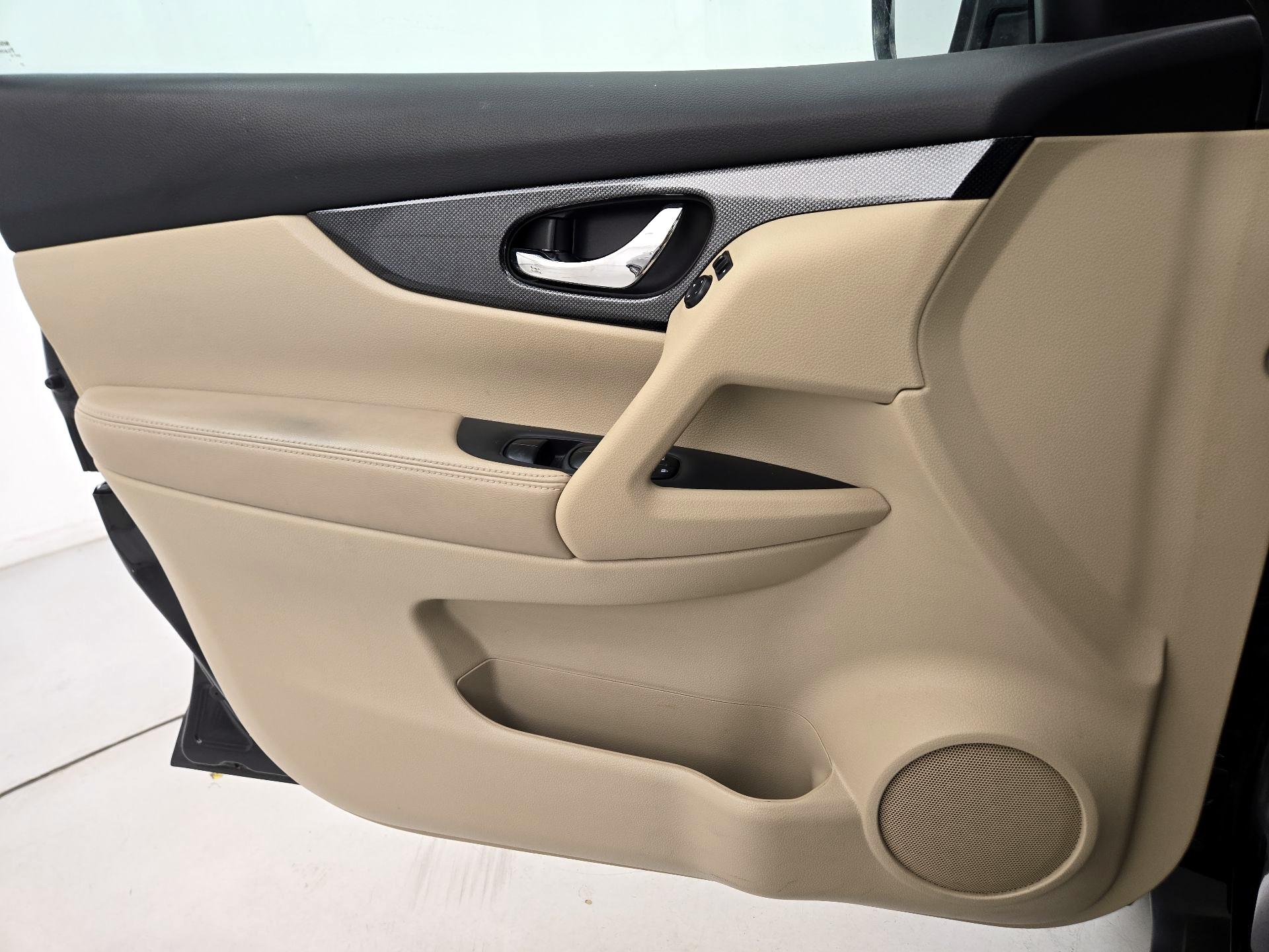 Thumbnail: 2015 Nissan Rogue - 12