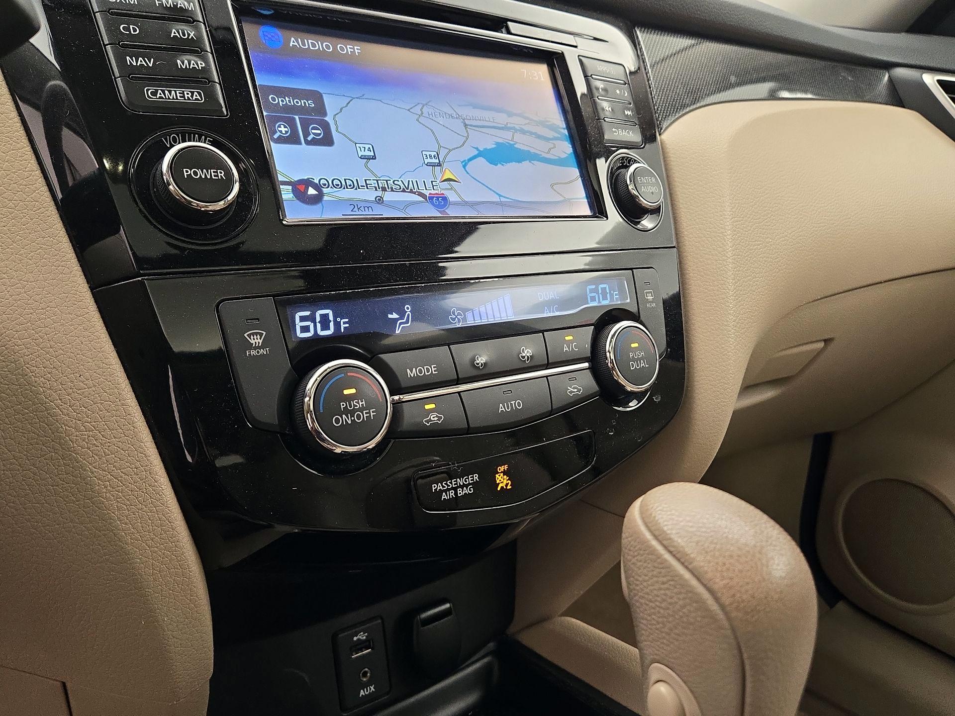 Thumbnail: 2015 Nissan Rogue - 17