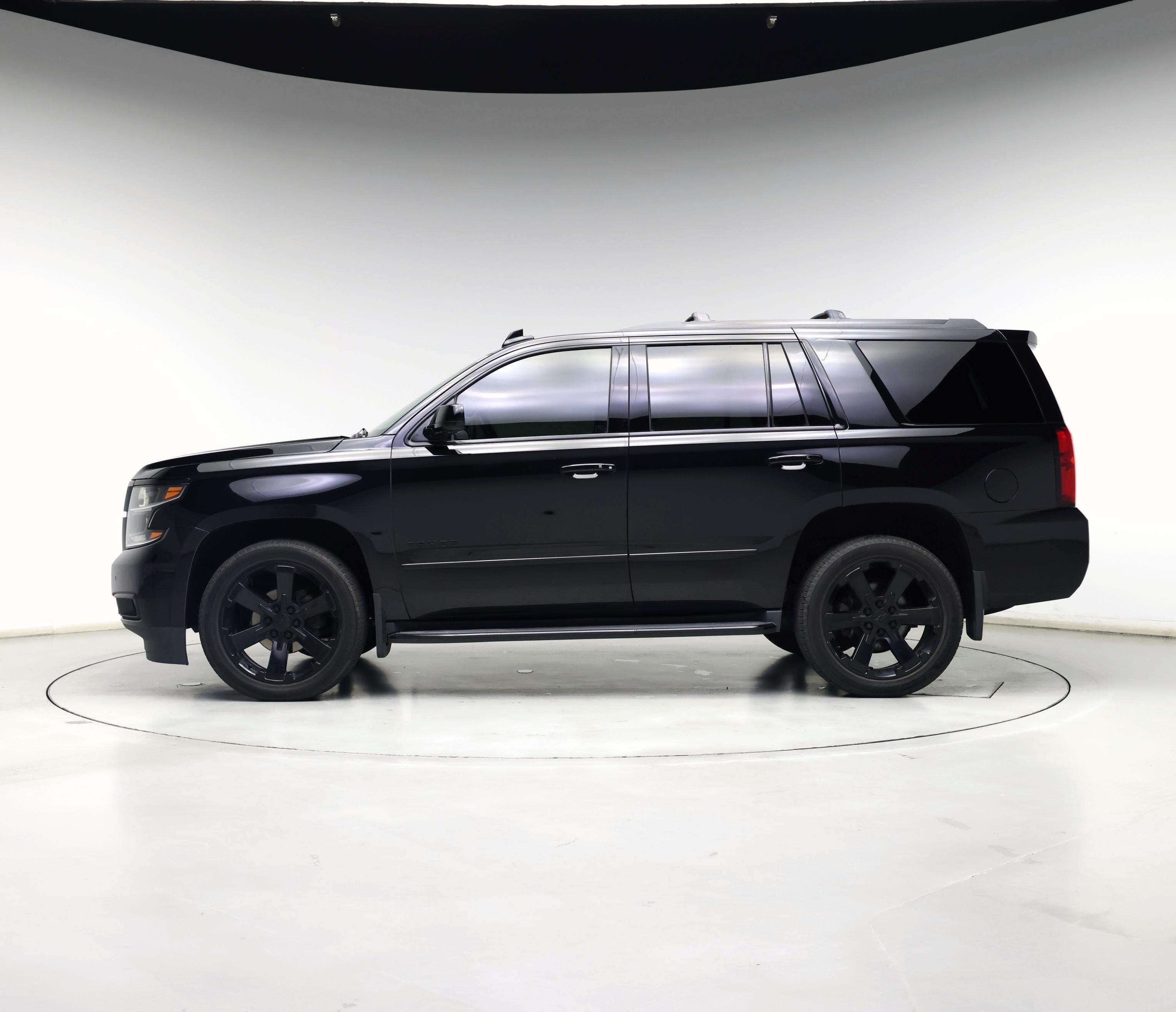 Thumbnail: 2019 Chevrolet Tahoe - 3