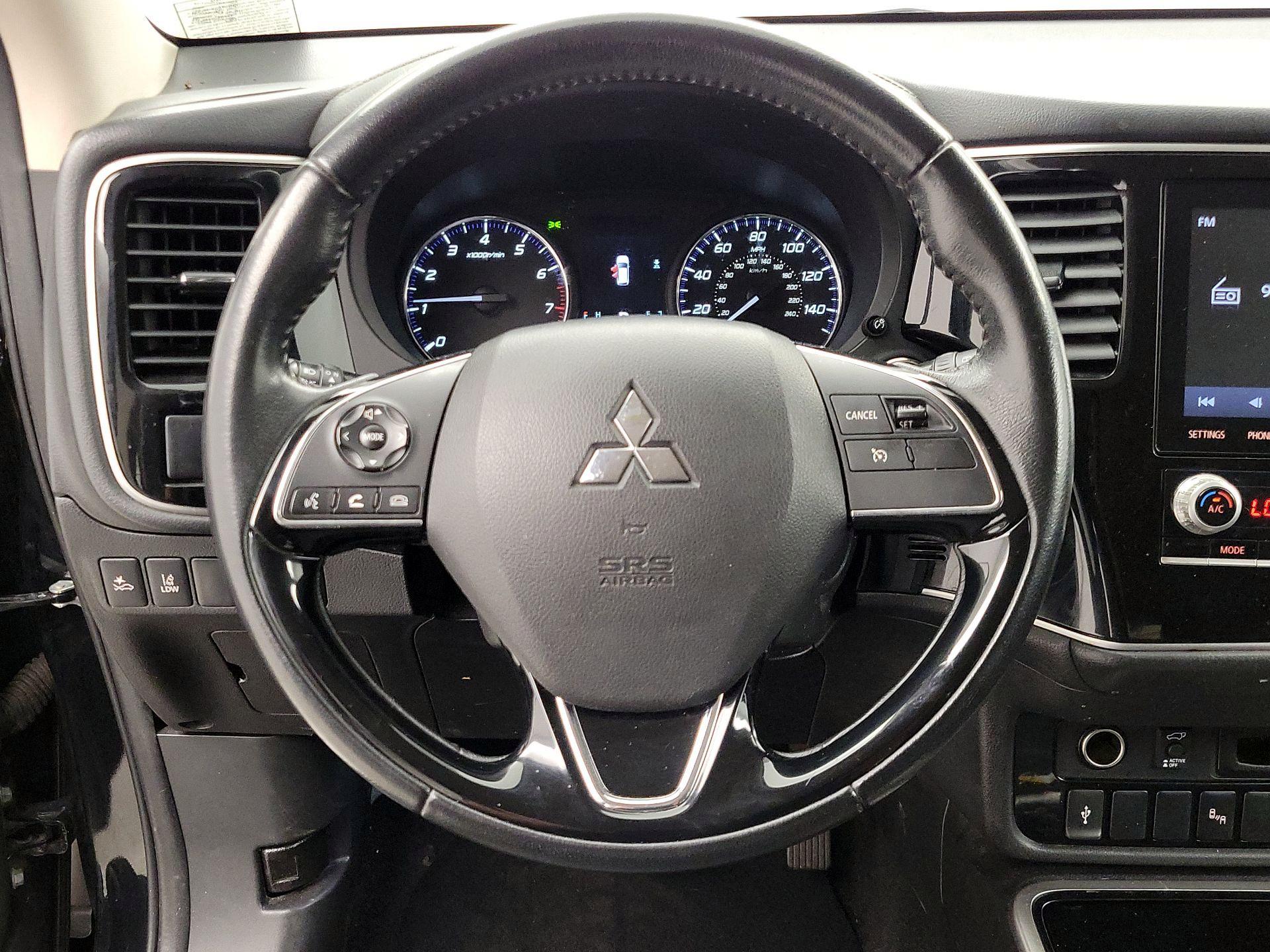 Thumbnail: 2020 Mitsubishi Outlander - 10