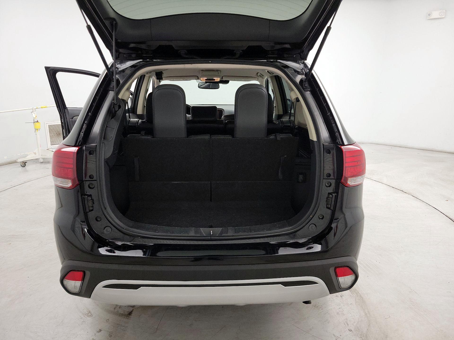 Thumbnail: 2020 Mitsubishi Outlander - 20