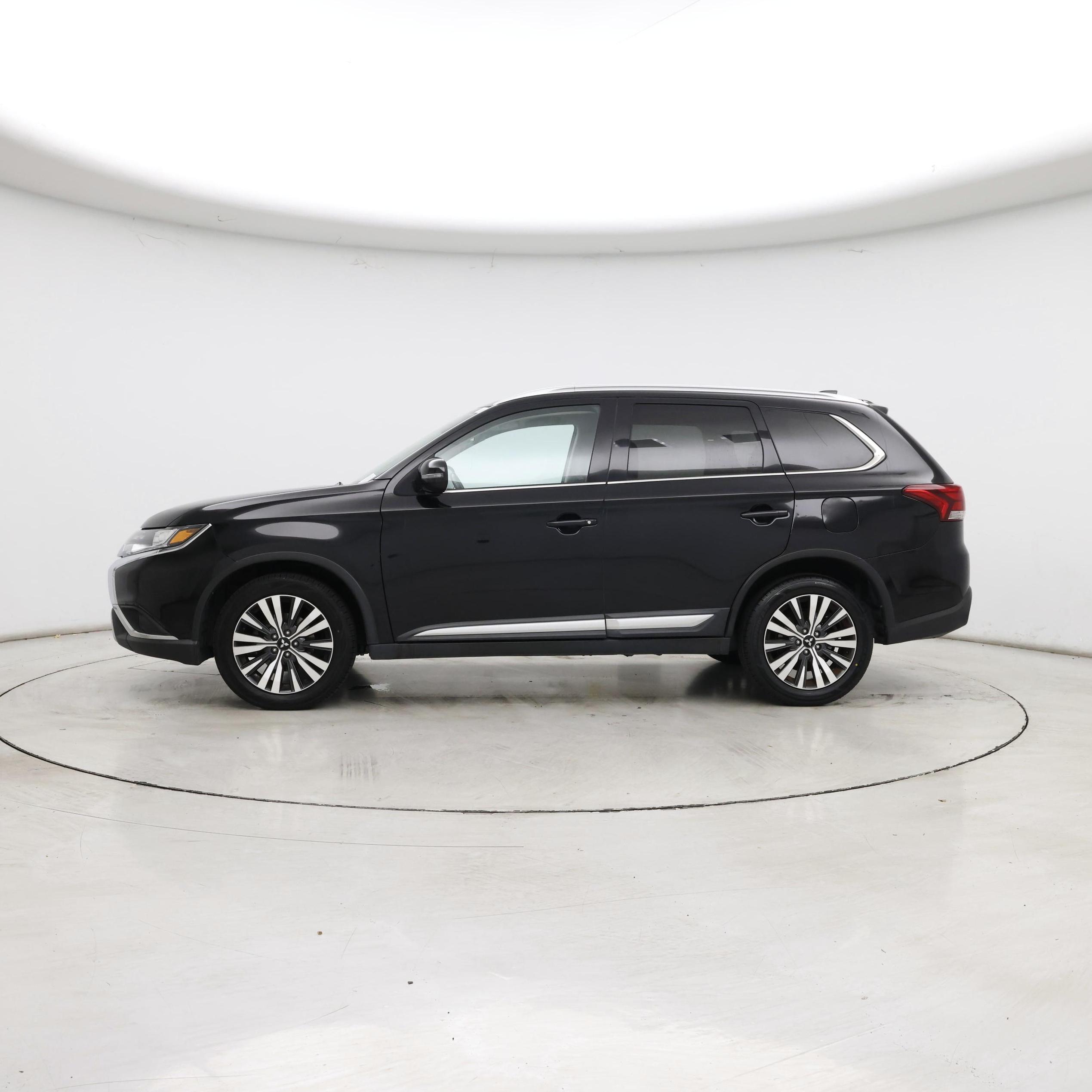 Thumbnail: 2020 Mitsubishi Outlander - 3