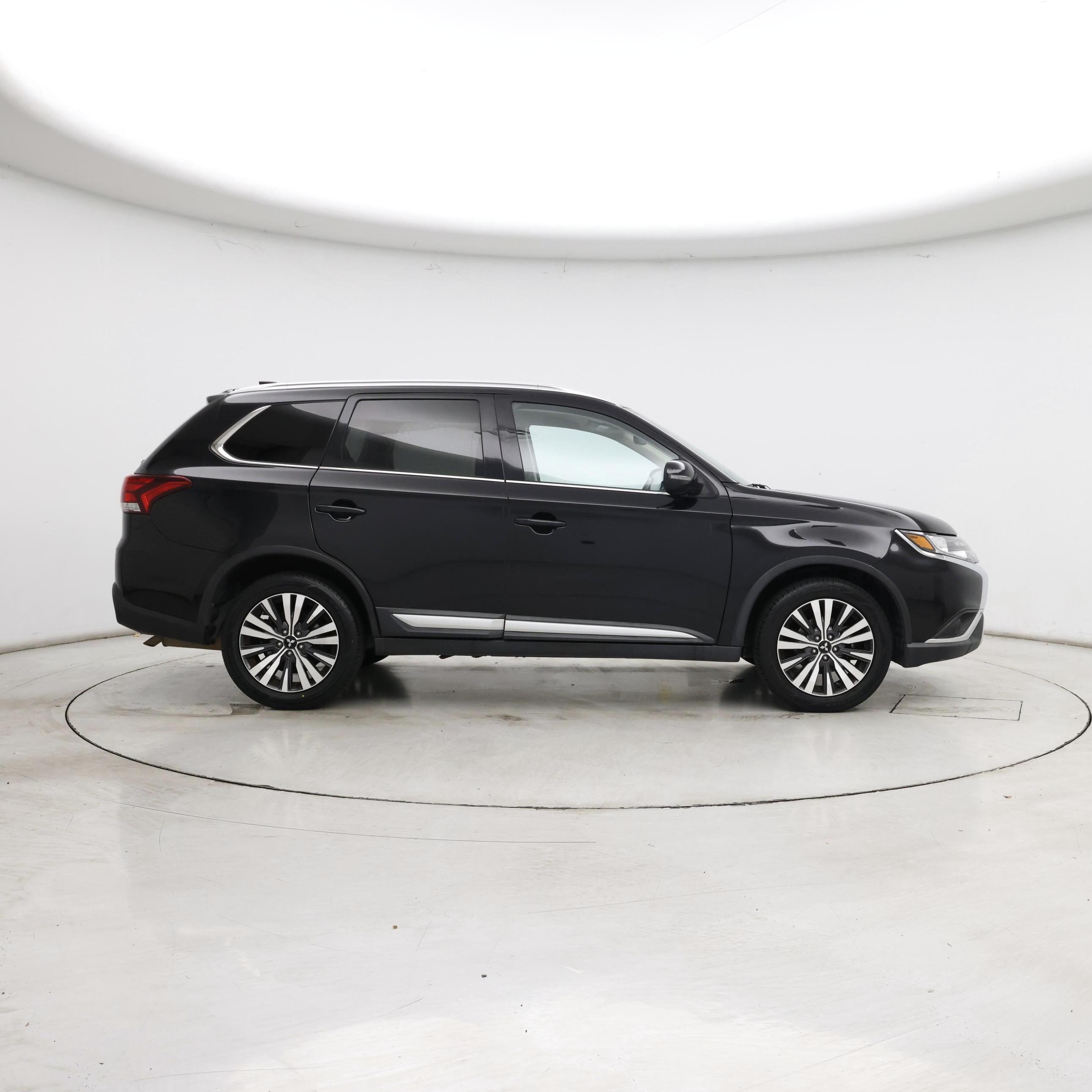 Thumbnail: 2020 Mitsubishi Outlander - 7