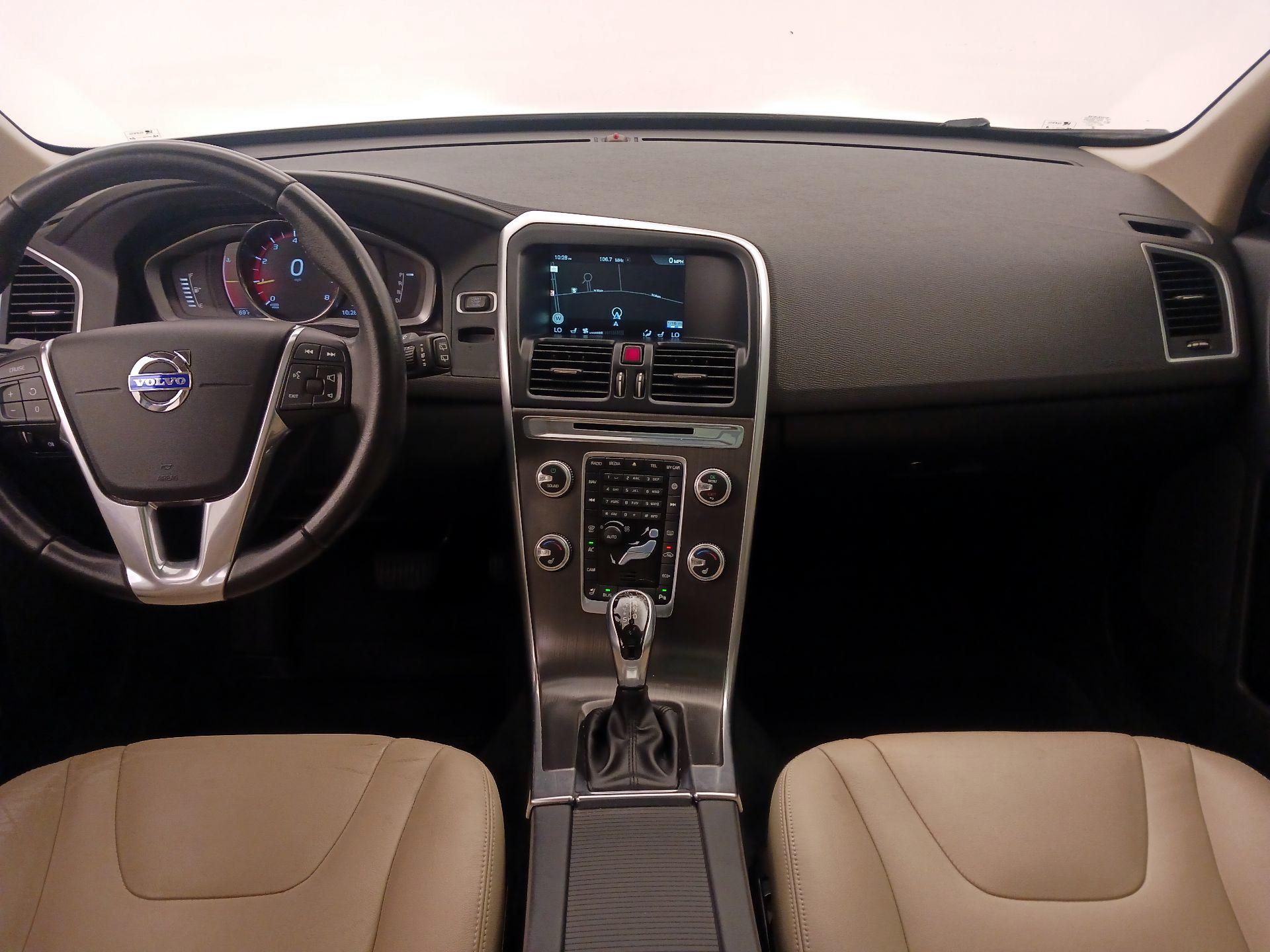 Thumbnail: 2016 Volvo XC60 - 9