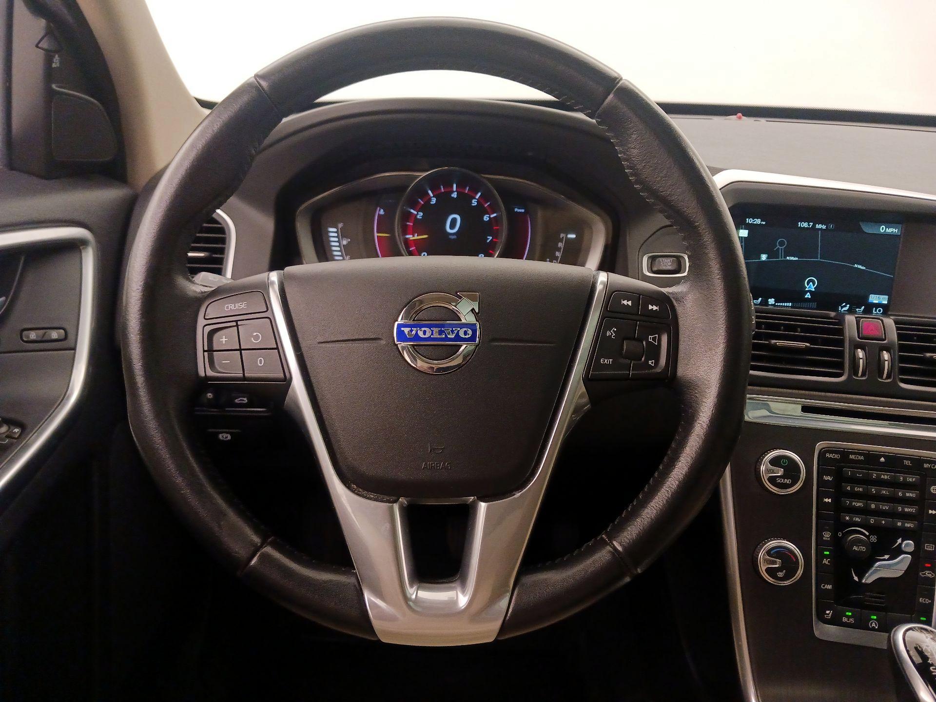 Thumbnail: 2016 Volvo XC60 - 10