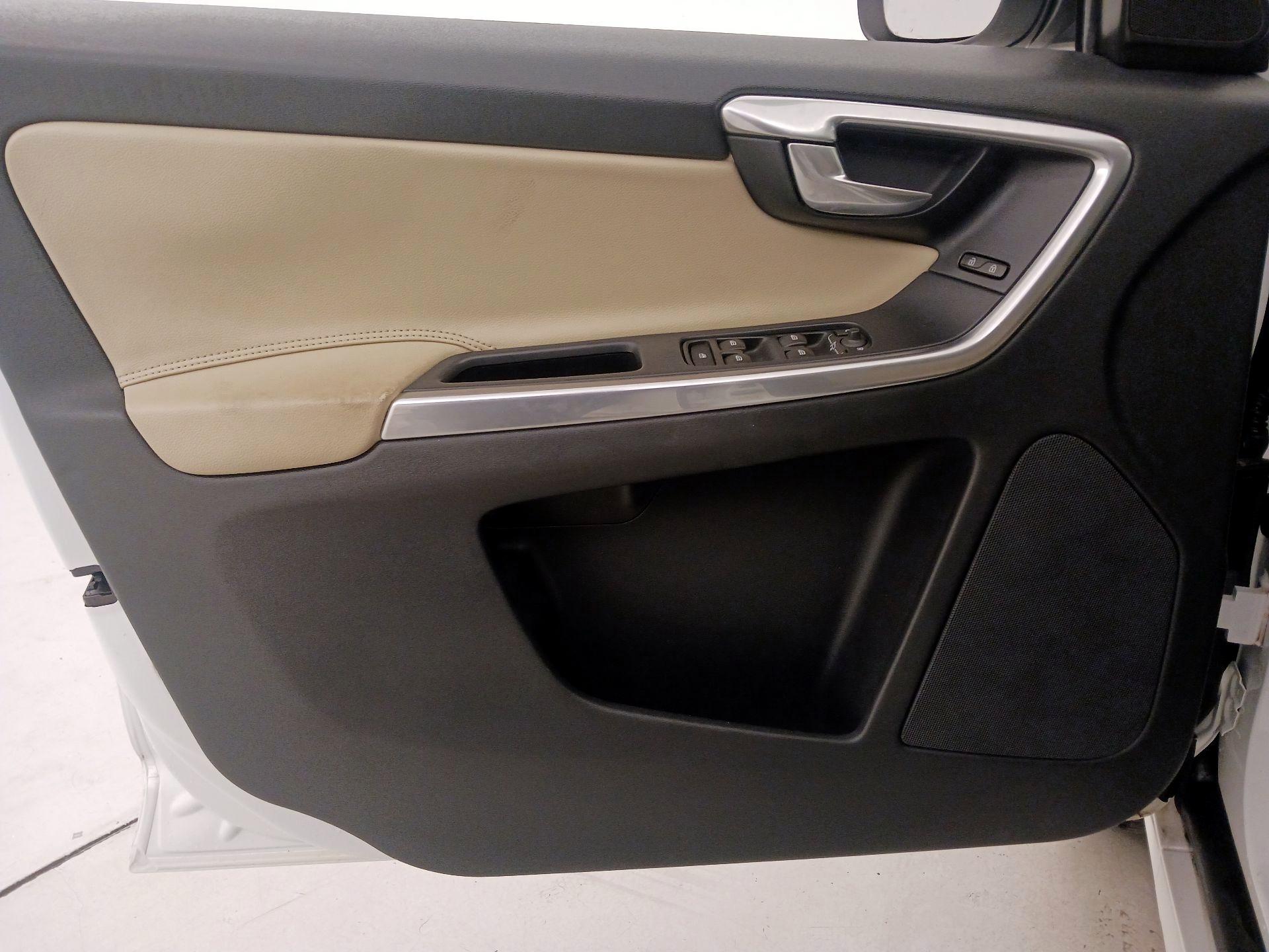 Thumbnail: 2016 Volvo XC60 - 12
