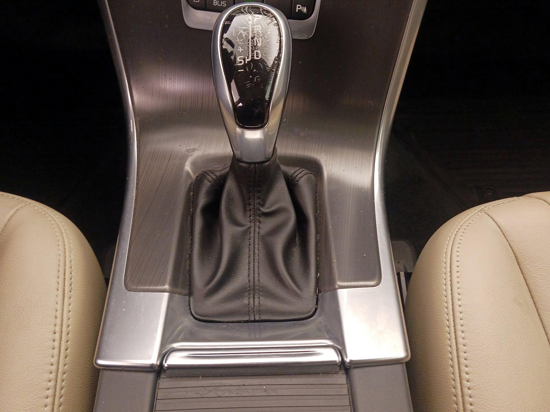 Thumbnail: 2016 Volvo XC60 - 18