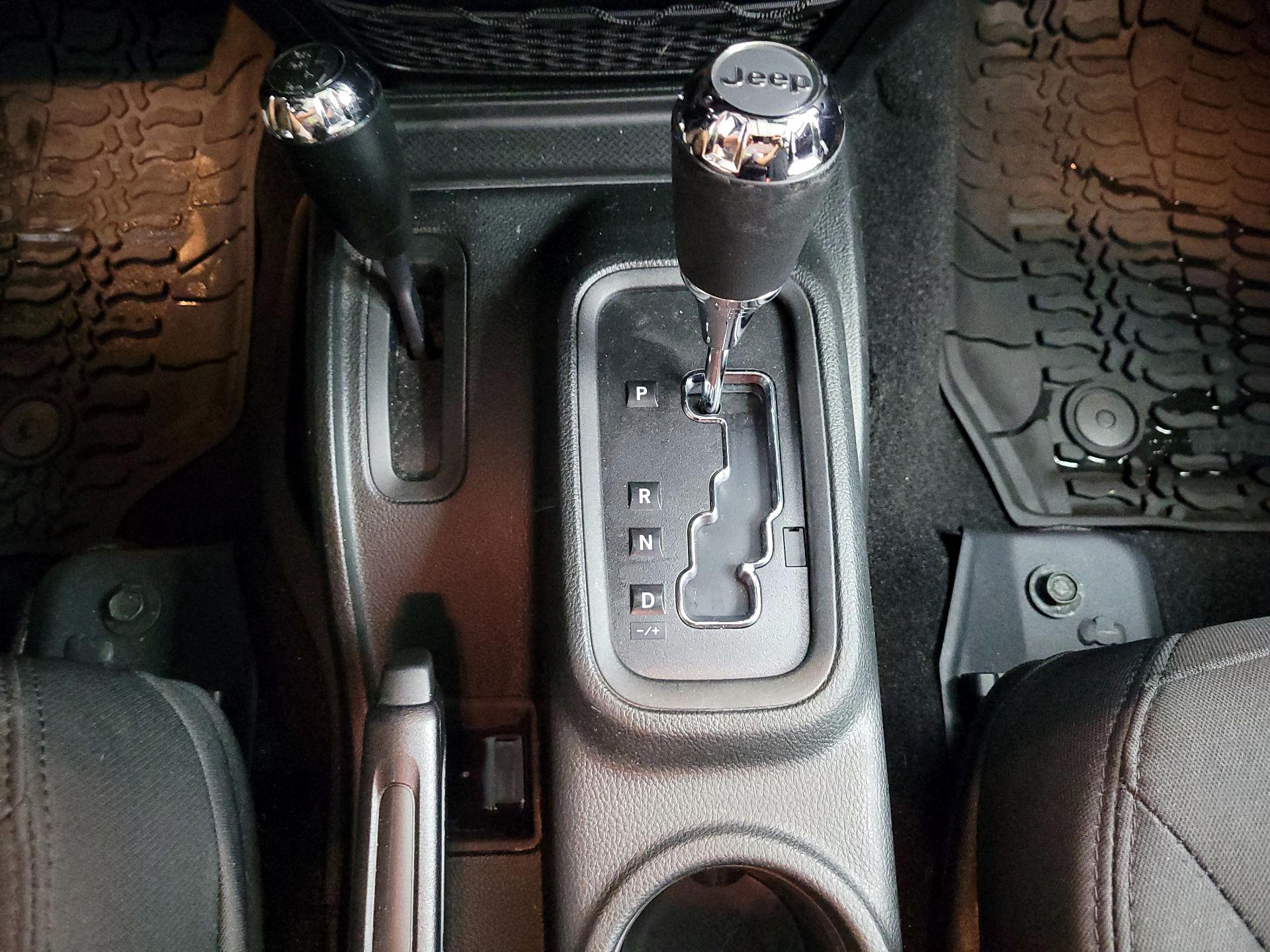 Thumbnail: 2018 Jeep Wrangler - 15