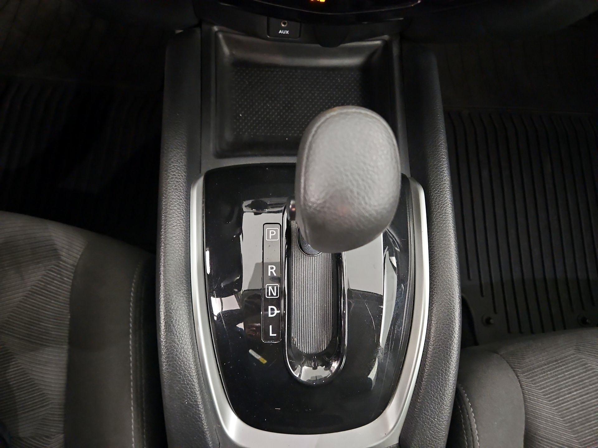 Thumbnail: 2016 Nissan Rogue - 15