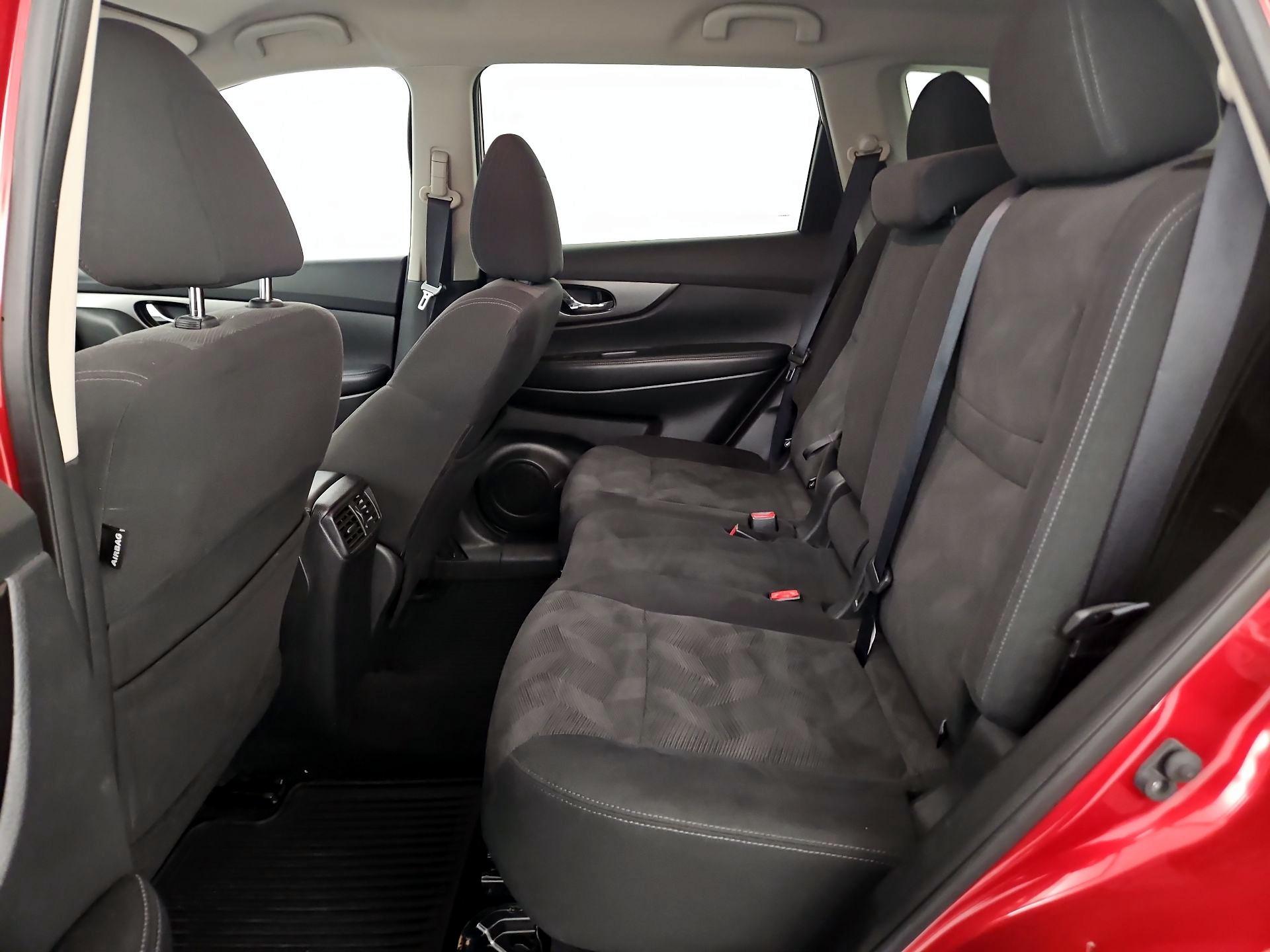 Thumbnail: 2016 Nissan Rogue - 17