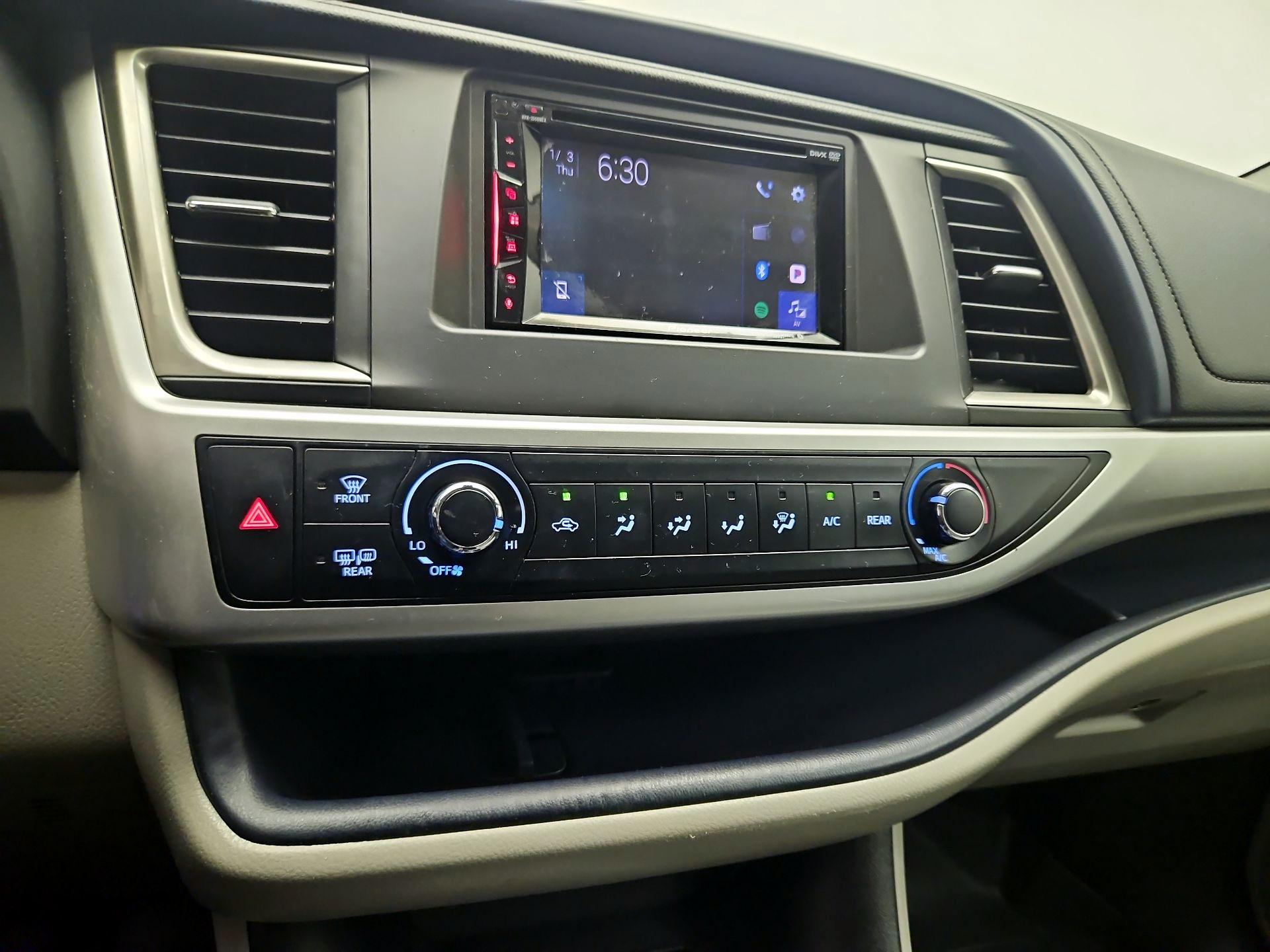 Thumbnail: 2019 Toyota Highlander - 15