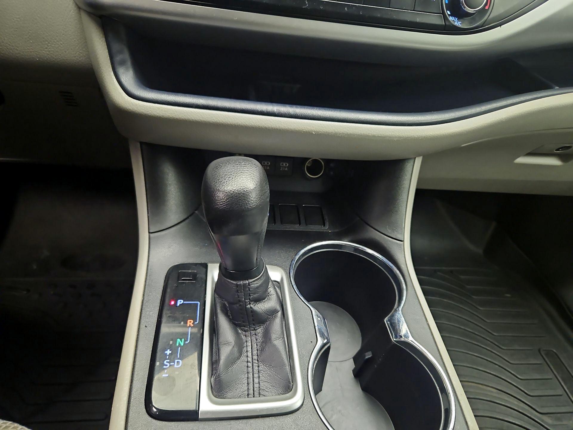 Thumbnail: 2019 Toyota Highlander - 16