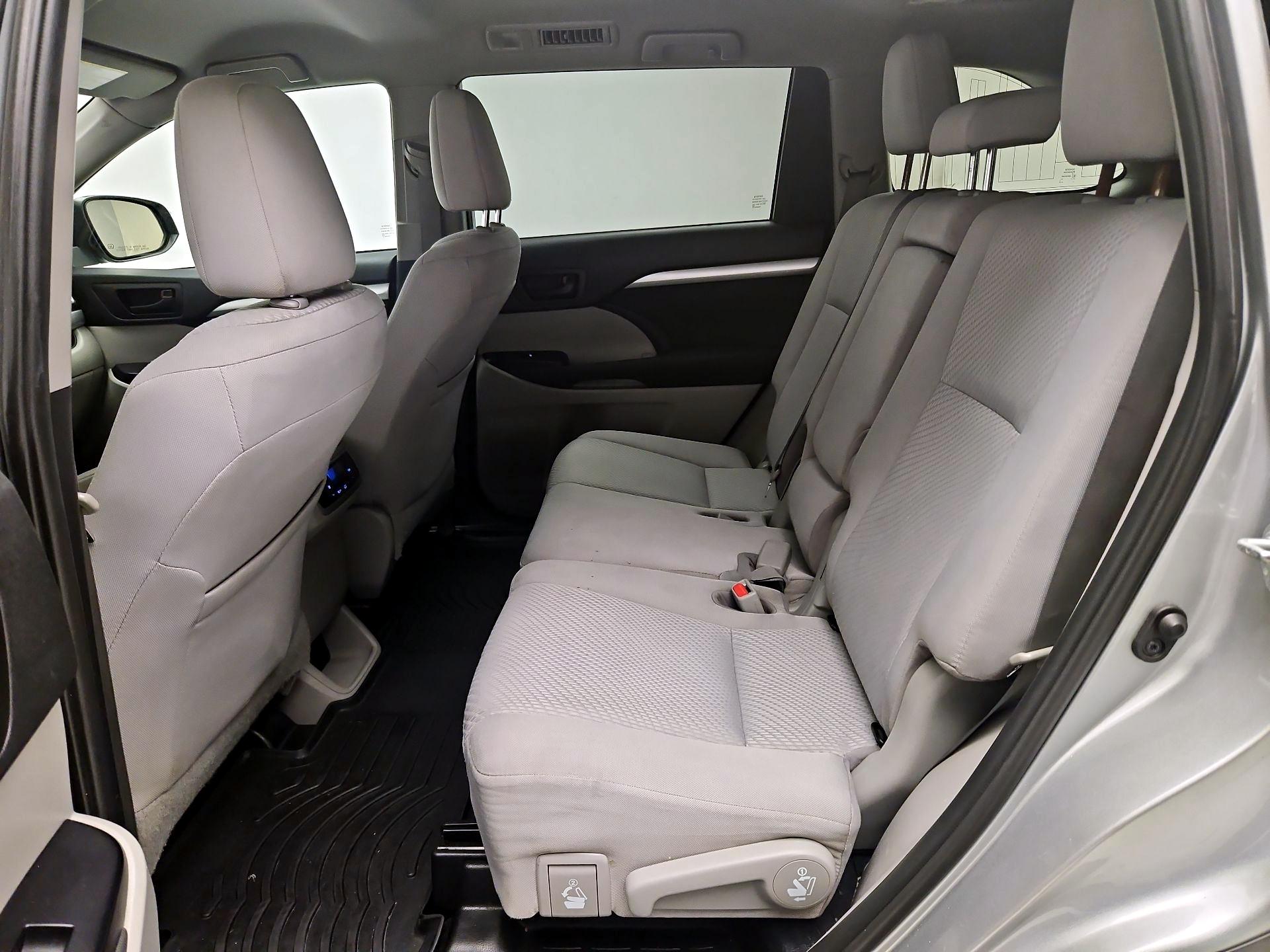 Thumbnail: 2019 Toyota Highlander - 17