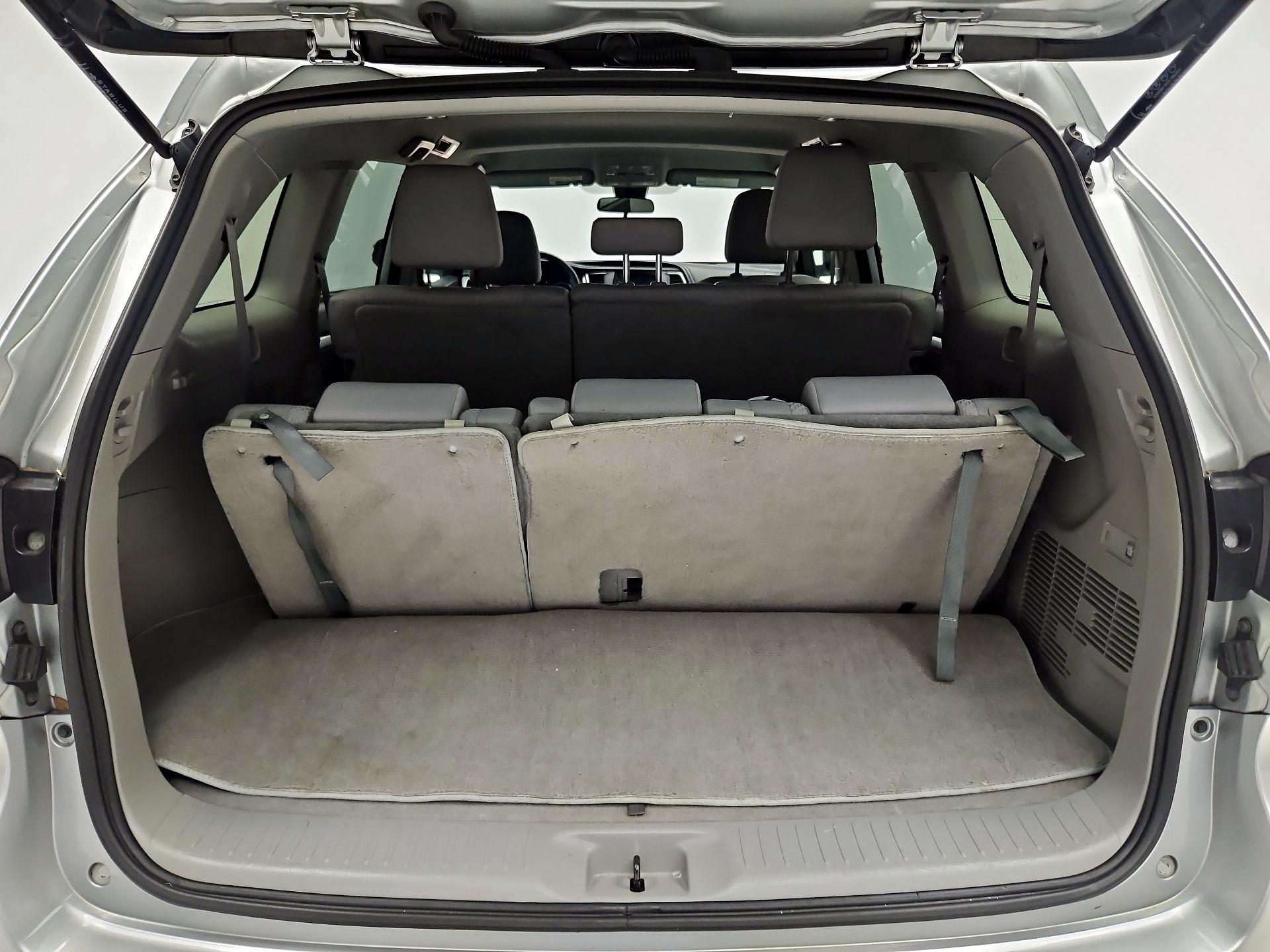 Thumbnail: 2019 Toyota Highlander - 18