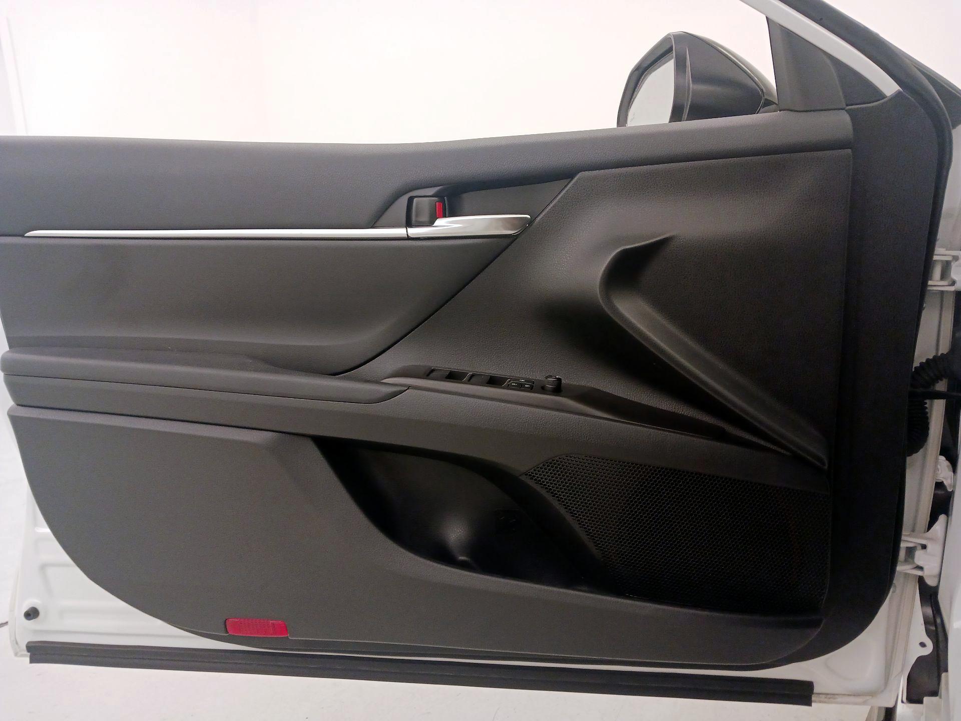 Thumbnail: 2022 Toyota Camry - 12