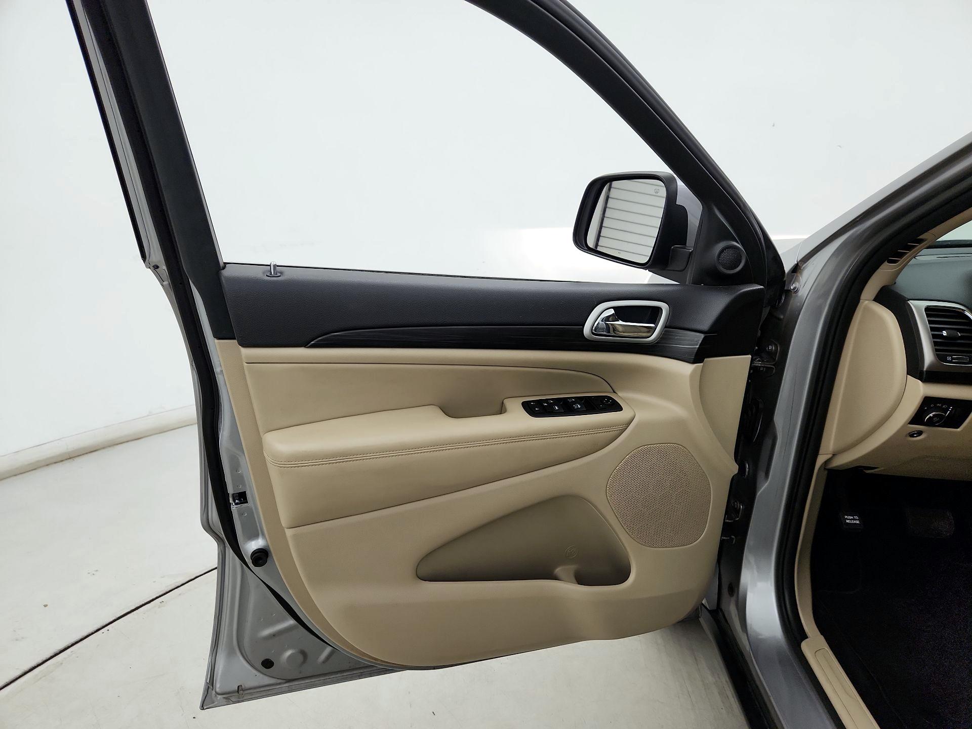 Thumbnail: 2021 Jeep Grand Cherokee - 12
