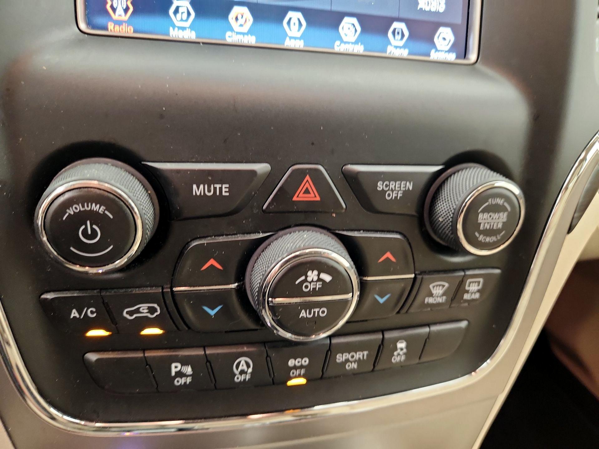 Thumbnail: 2021 Jeep Grand Cherokee - 16