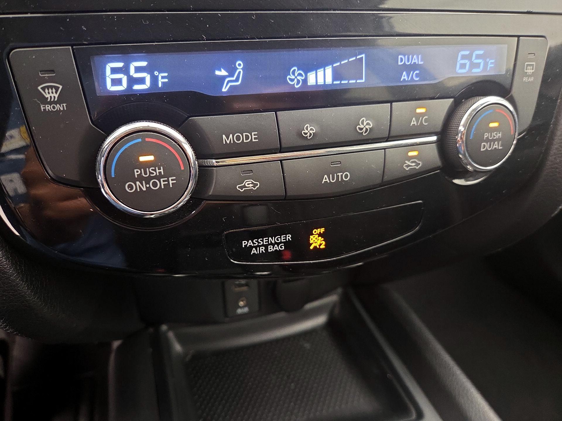 Thumbnail: 2014 Nissan Rogue - 16