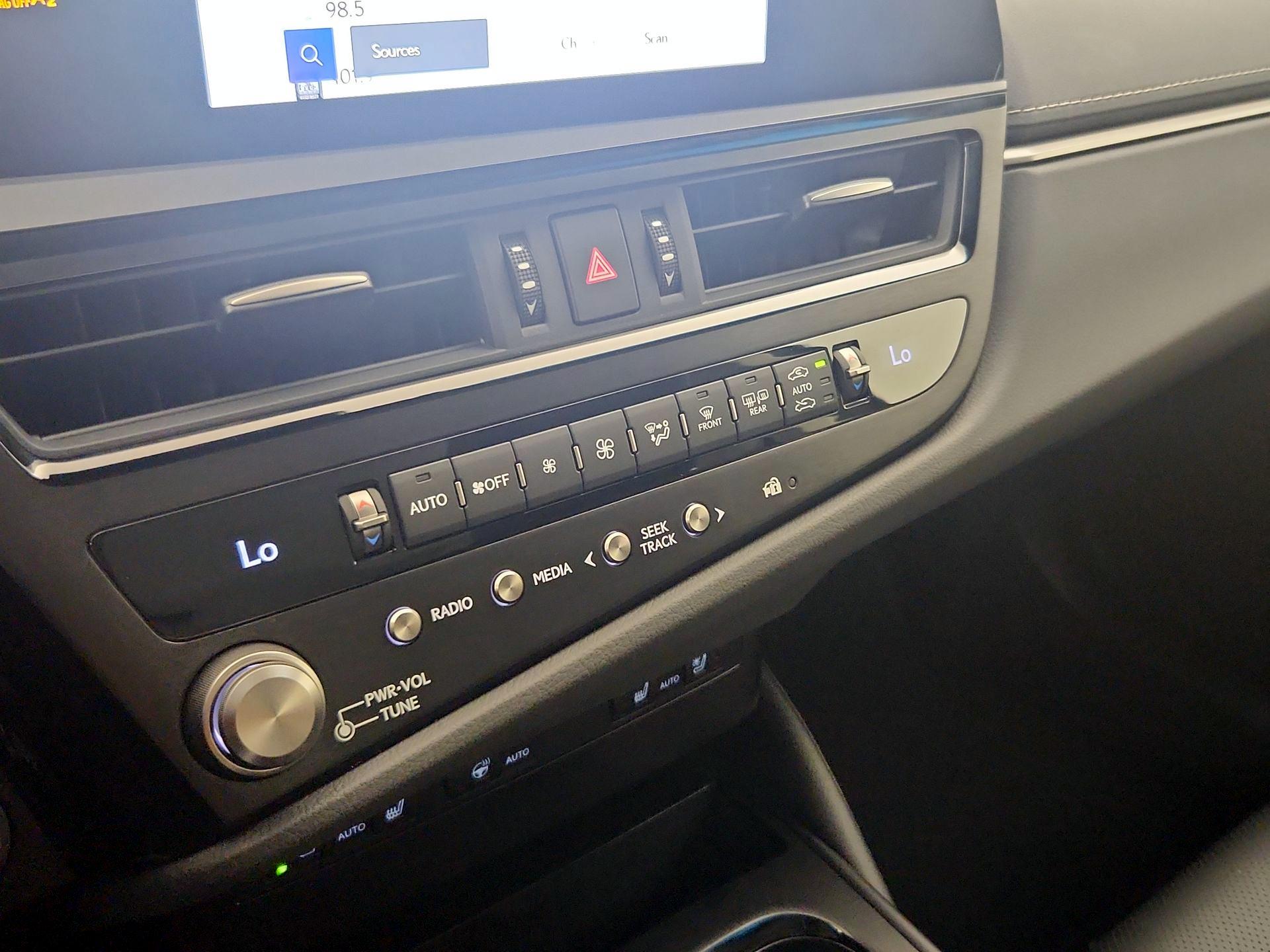 Thumbnail: 2025 Lexus ES - 16