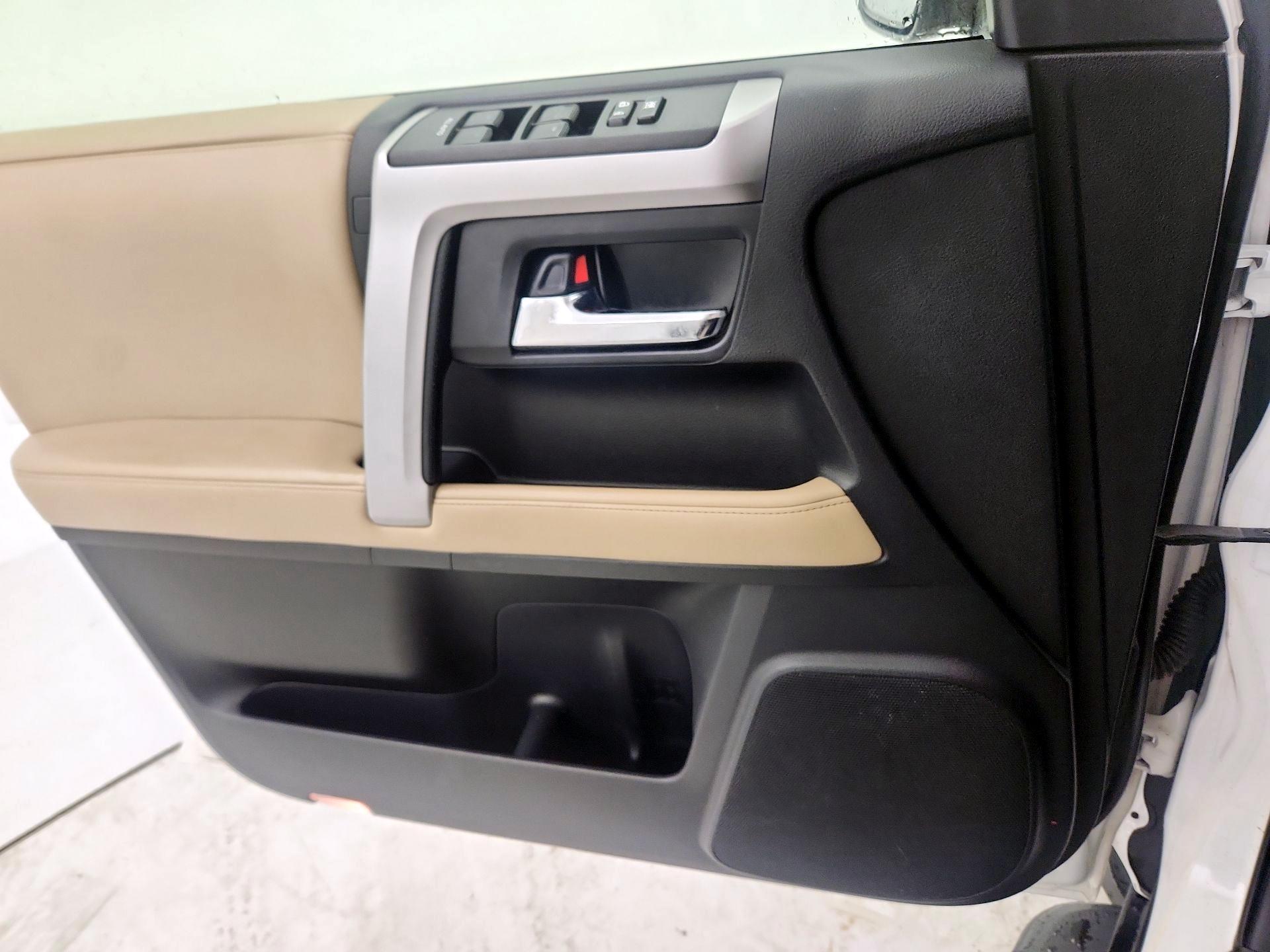 Thumbnail: 2014 Toyota 4Runner - 12