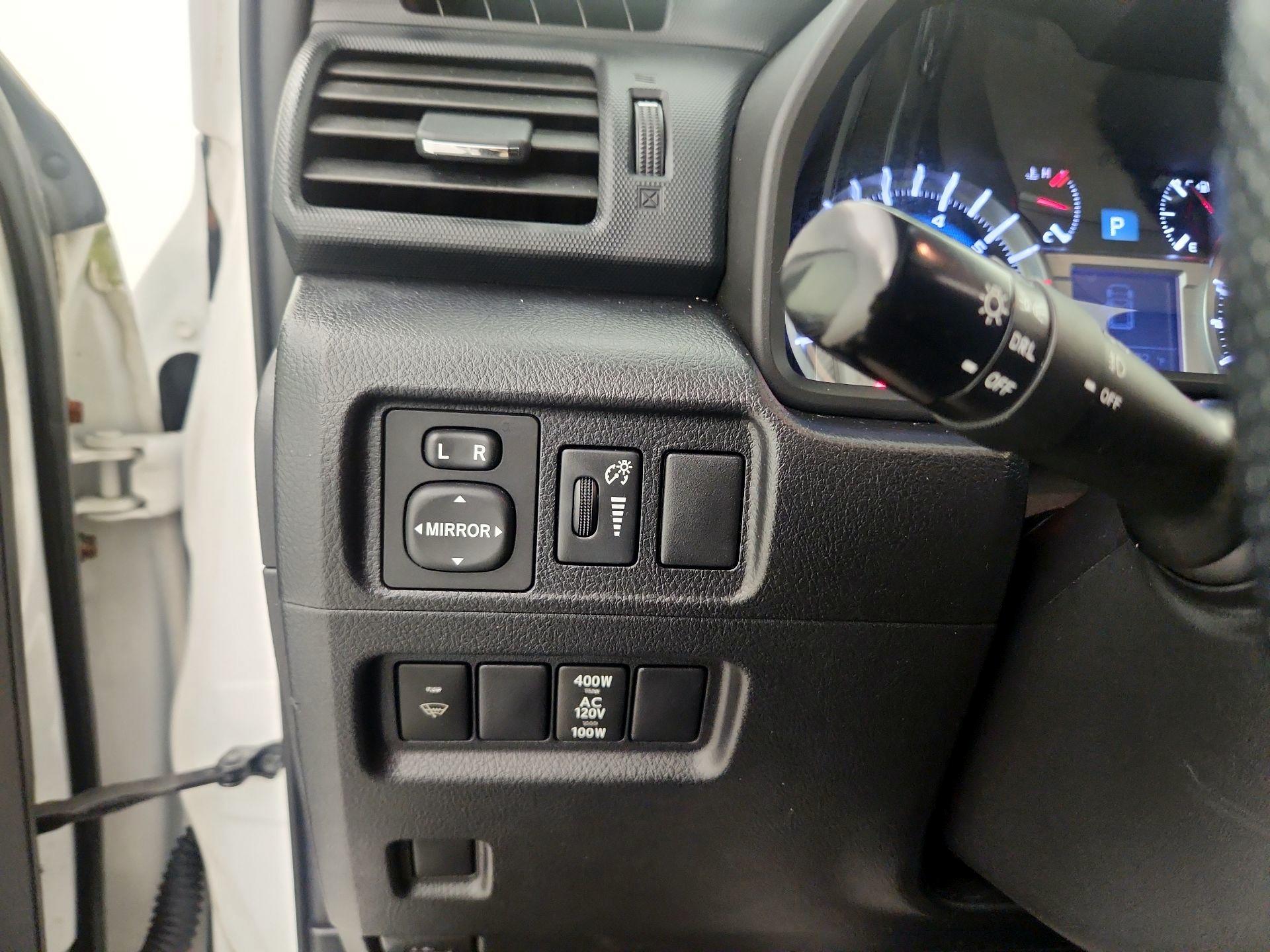 Thumbnail: 2014 Toyota 4Runner - 13
