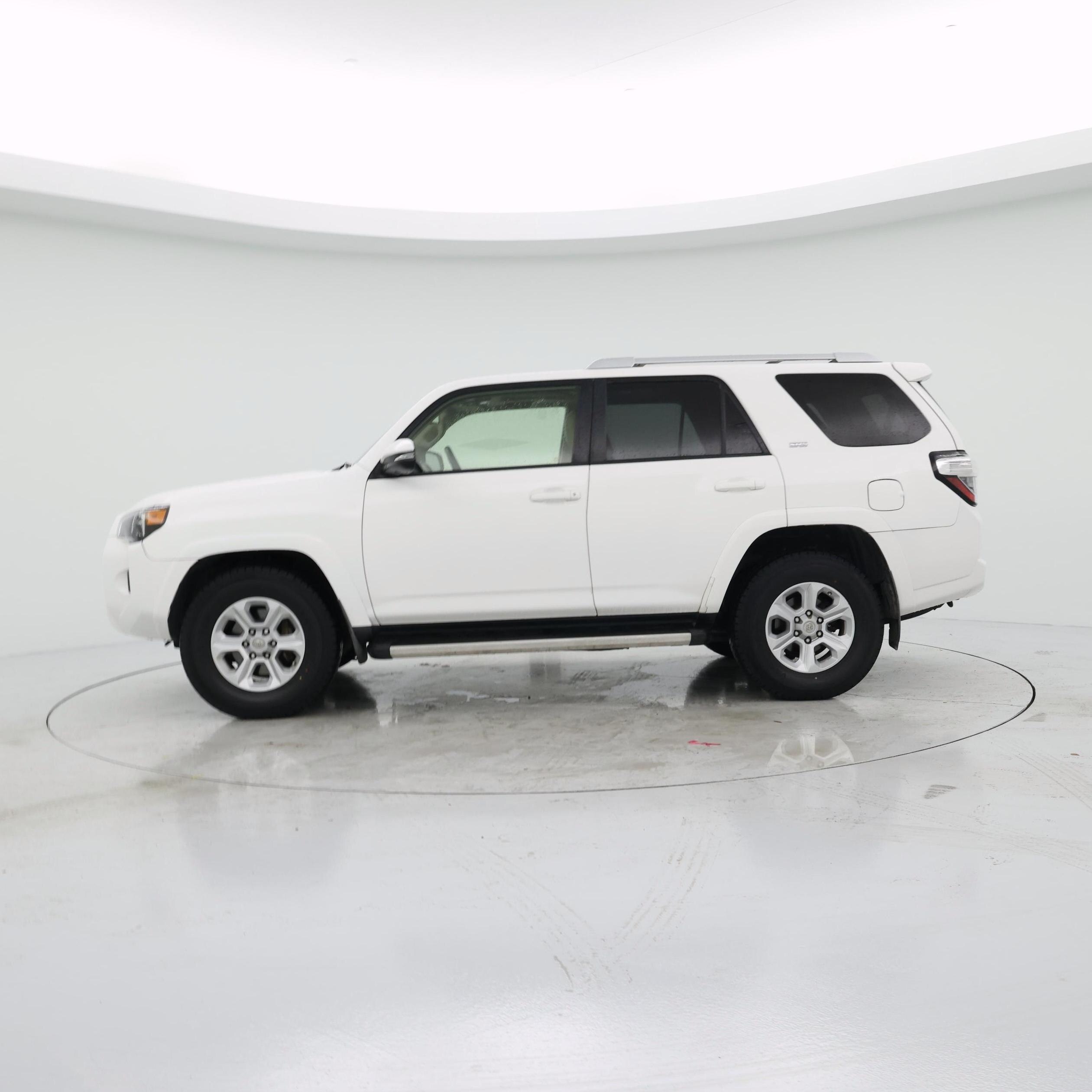 Thumbnail: 2014 Toyota 4Runner - 3