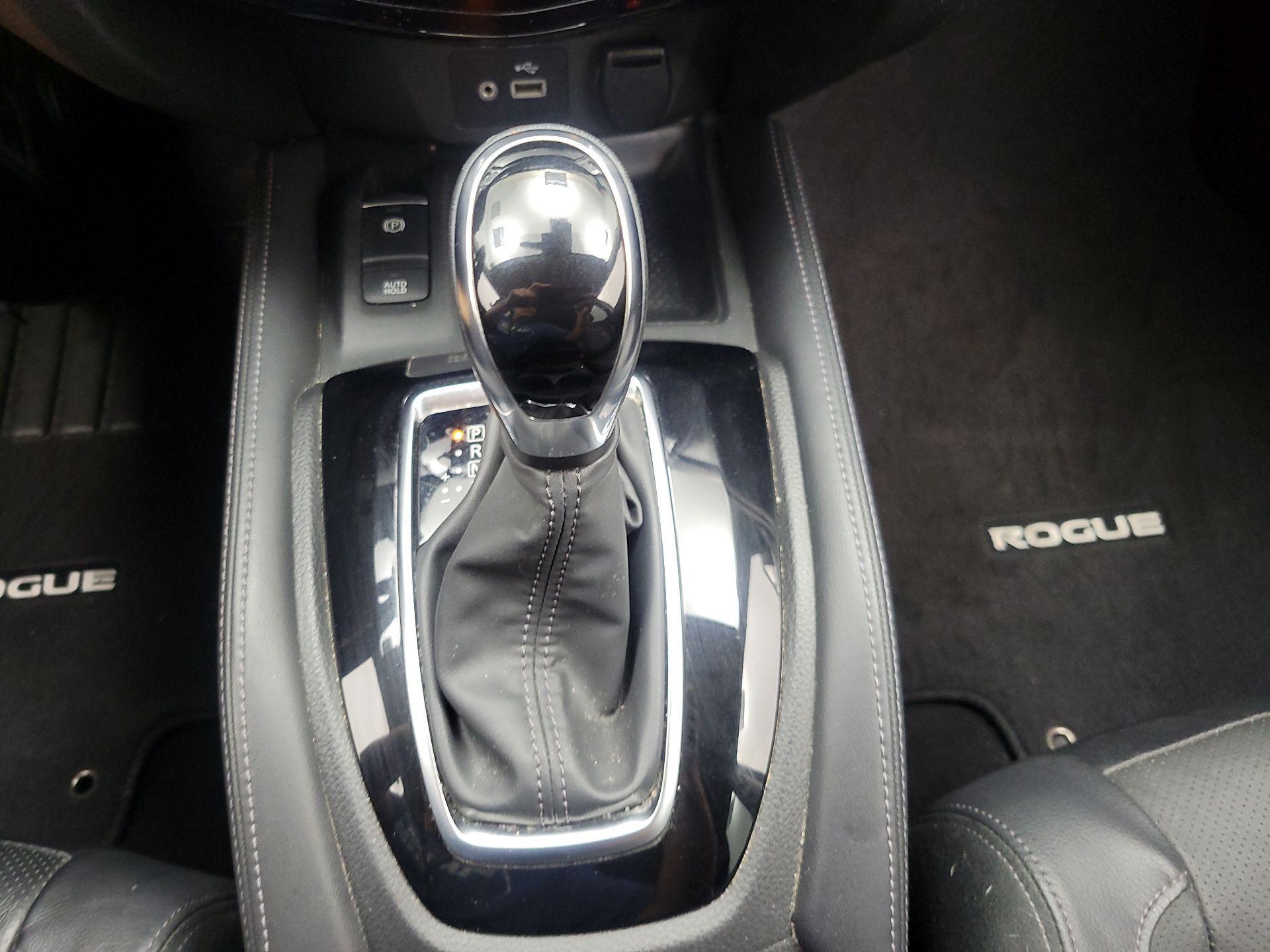 Thumbnail: 2018 Nissan Rogue - 18