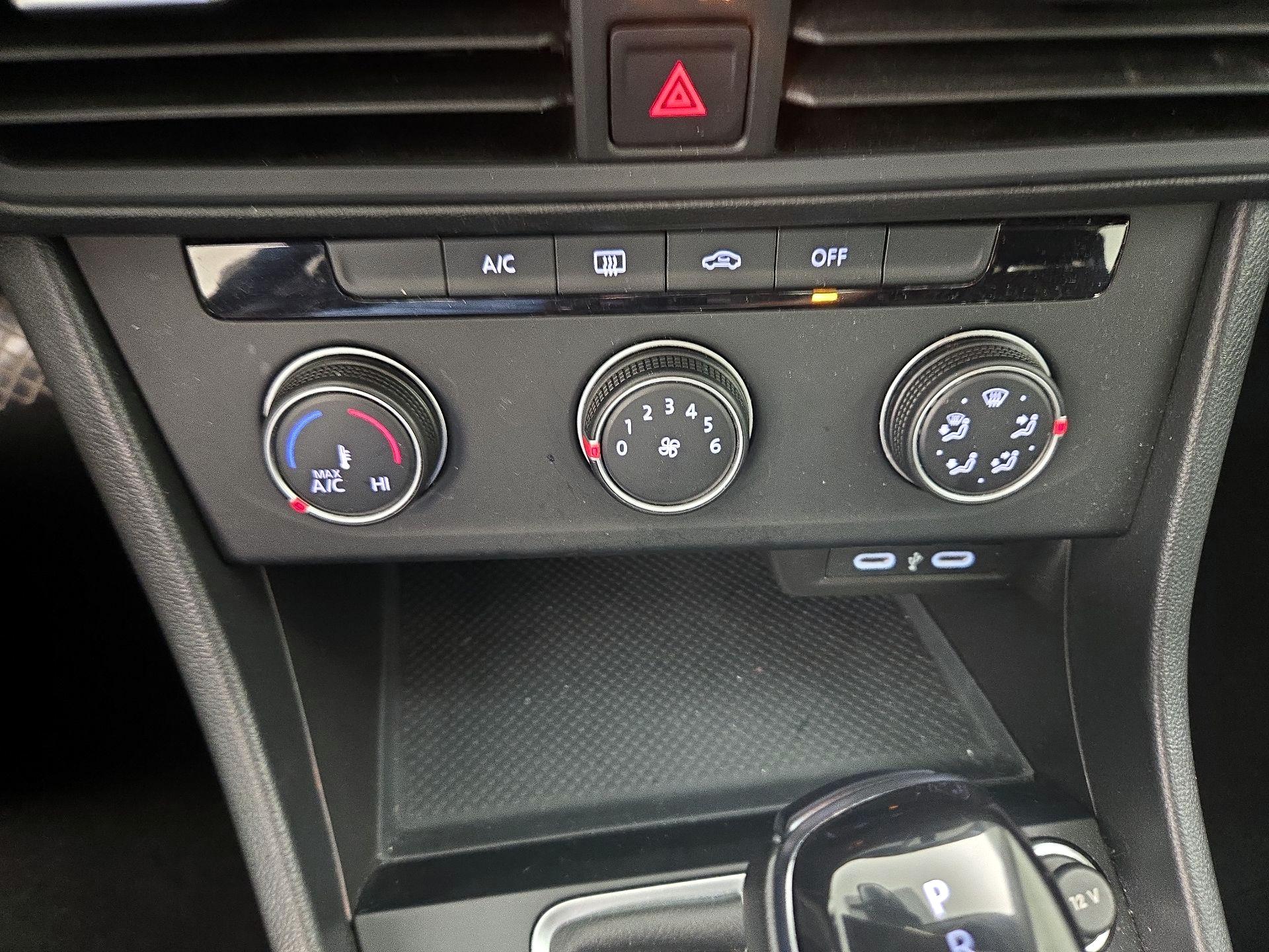 Thumbnail: 2024 Volkswagen Jetta - 16