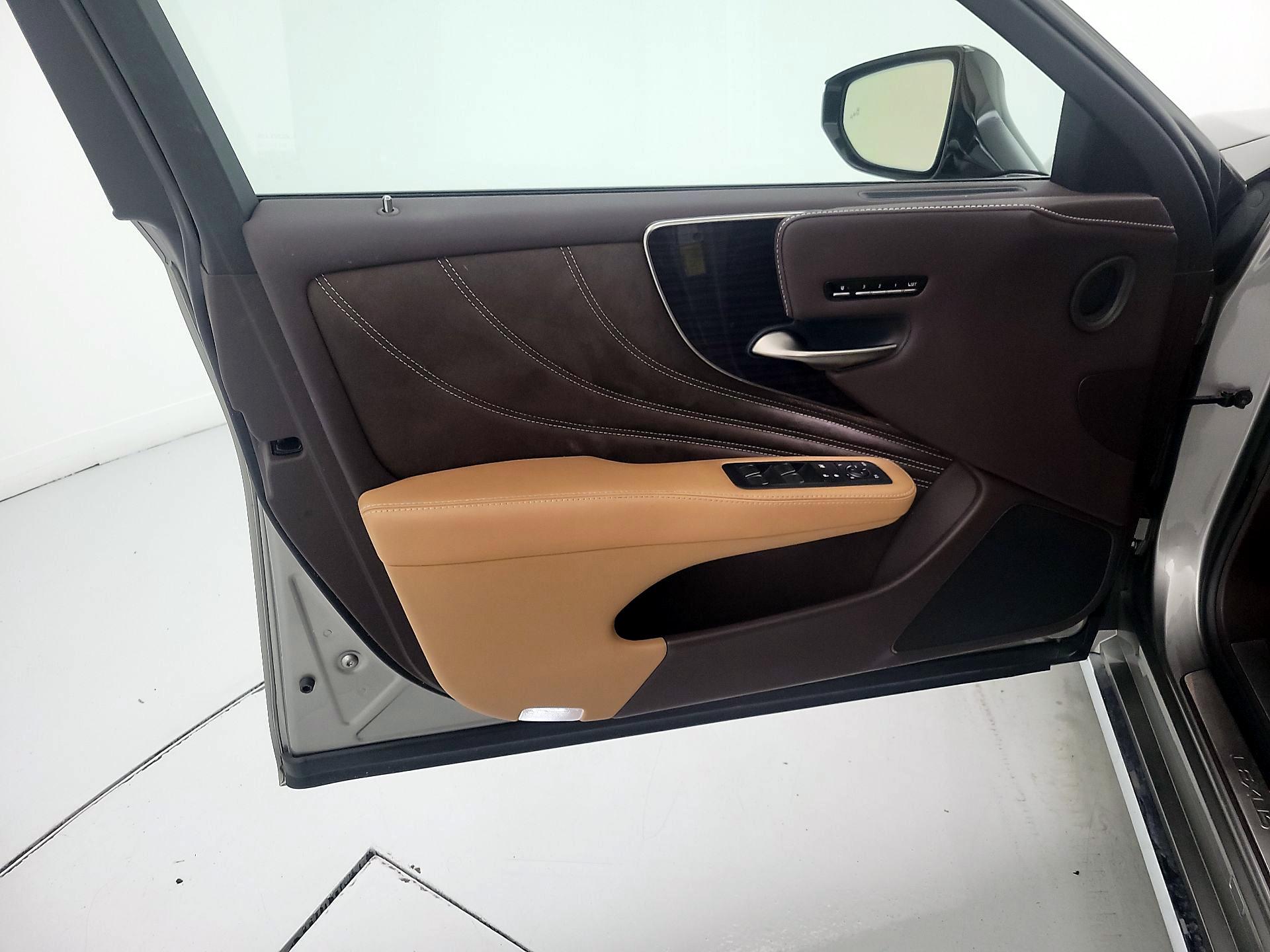 Thumbnail: 2019 Lexus LS - 12