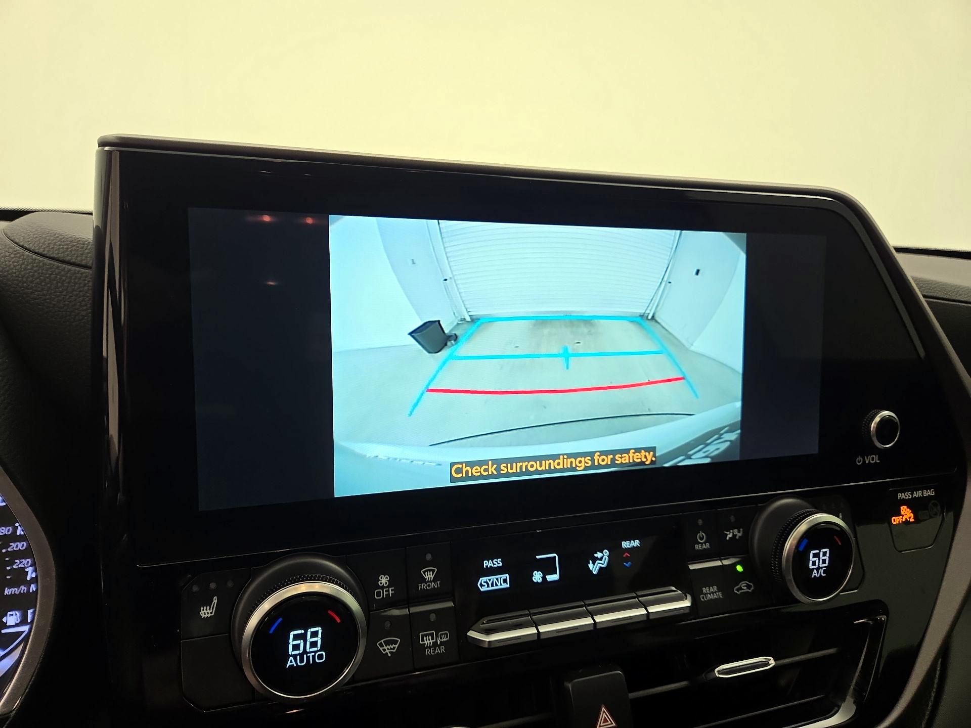 Thumbnail: 2023 Toyota Highlander - 14
