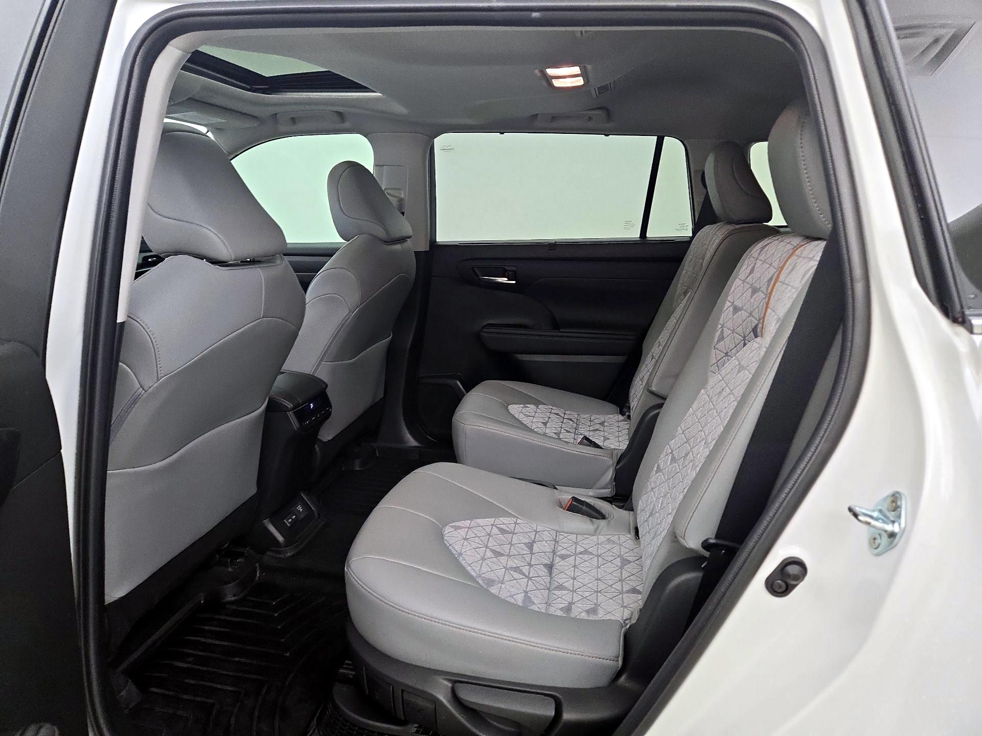 Thumbnail: 2023 Toyota Highlander - 20
